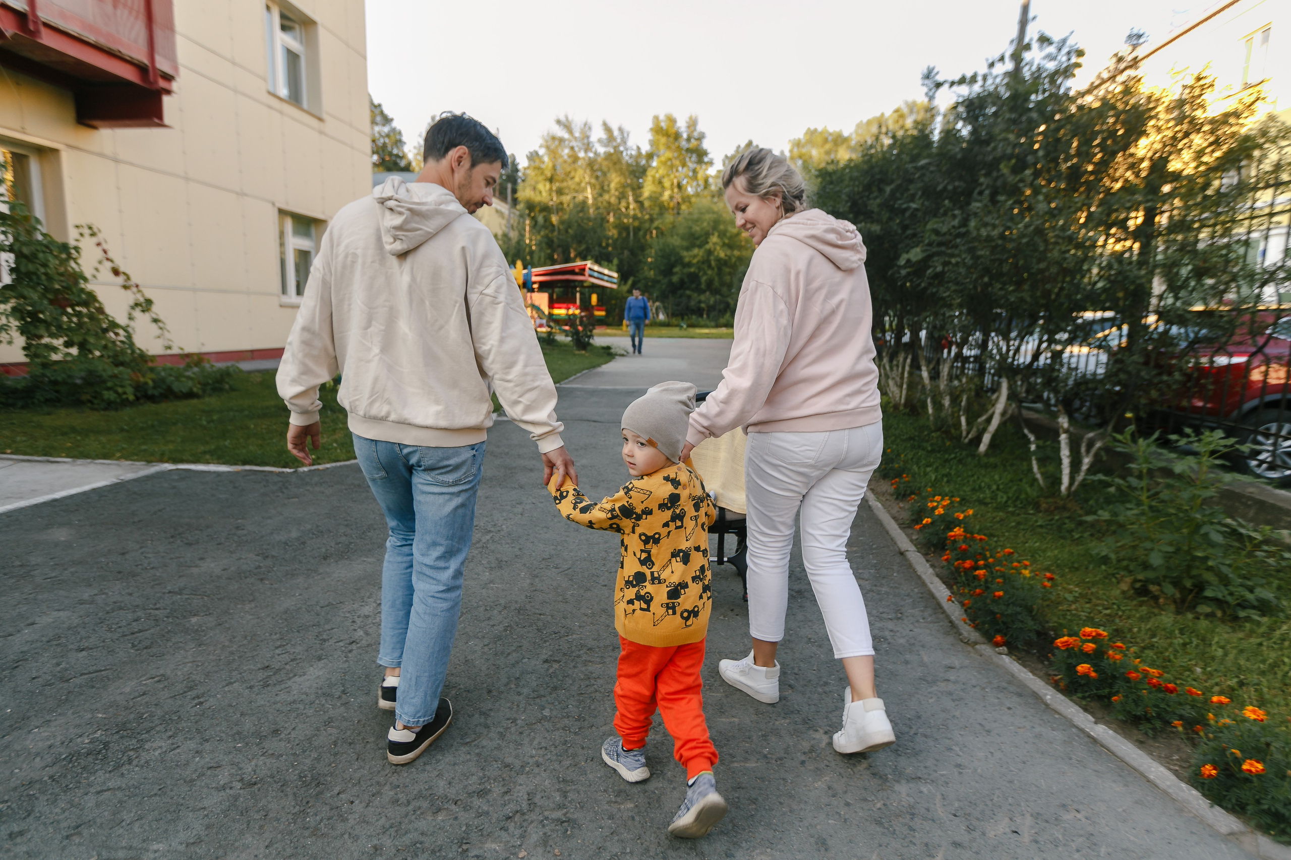 Fotos de una familia numerosa temprano en la mañana. Fotógrafo de retrato, familia y reportajes en Valencia | España | Europa Vitalii Lumier
