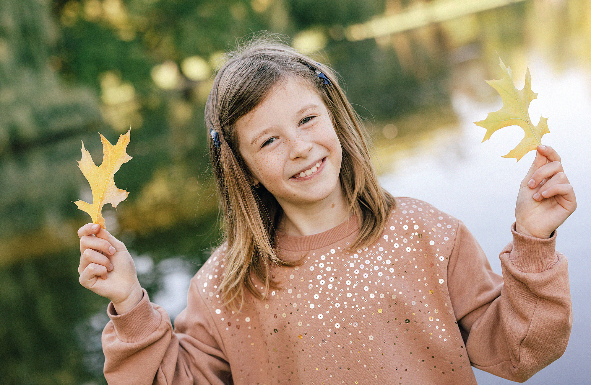 Виолетта и Георгий с детьми в парке. Rodinný a svatební fotograf v Praze