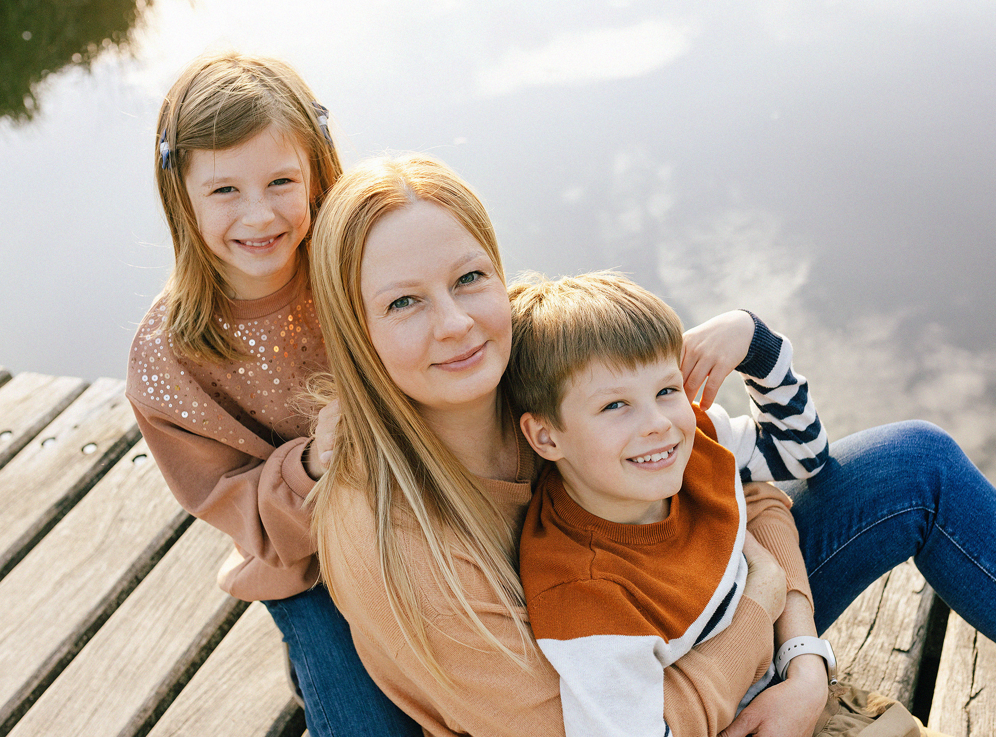 Виолетта и Георгий с детьми в парке. Rodinný a svatební fotograf v Praze