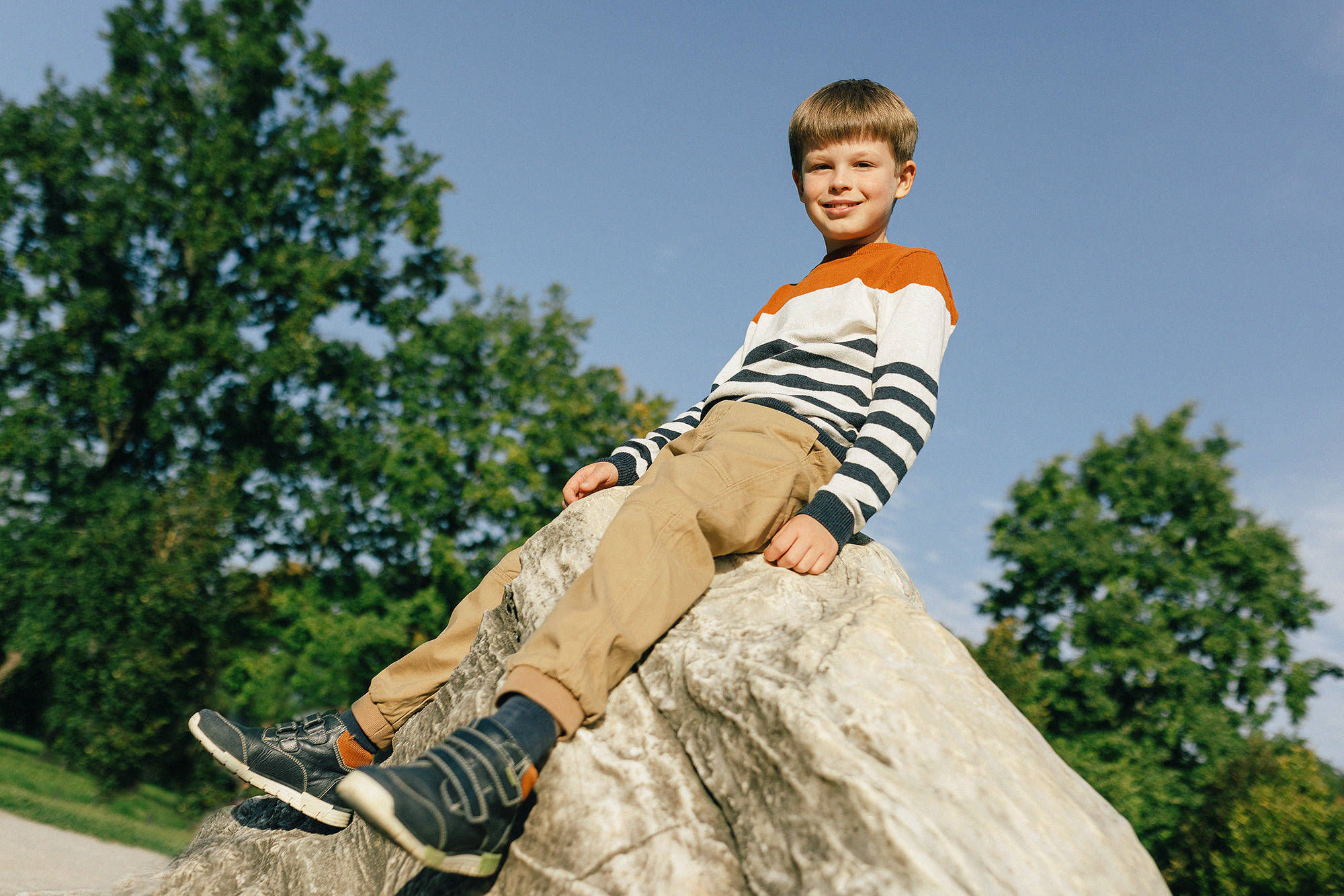 Виолетта и Георгий с детьми в парке. Rodinný a svatební fotograf v Praze