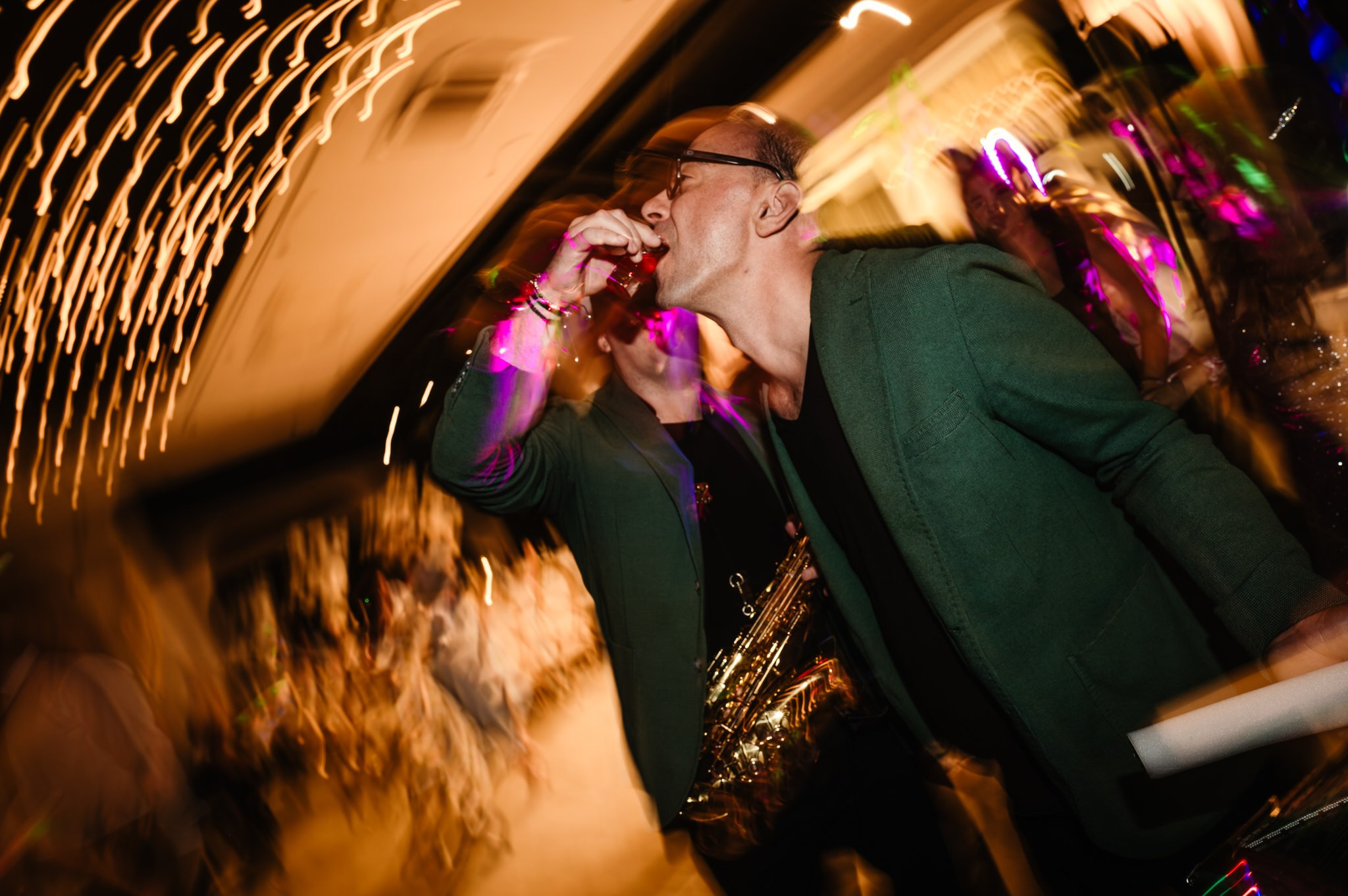 Fotograf profesionist de nuntă. Cu o abordare creativă și tehnici unice, spunem povestea voastră prin imagini pline de iubire și naturalețe. Descoperă arta fotografiei de nuntă . Fotograf Iasi, fotograf de nunta Suceava. Fotografii de nuntă. Pachet fotografii de nuntă. Fotograf Iasi, fotograf Suceava, fotograf Botosani, fotograf Romania. Servicii foto nuntă. Servicii foto-video.