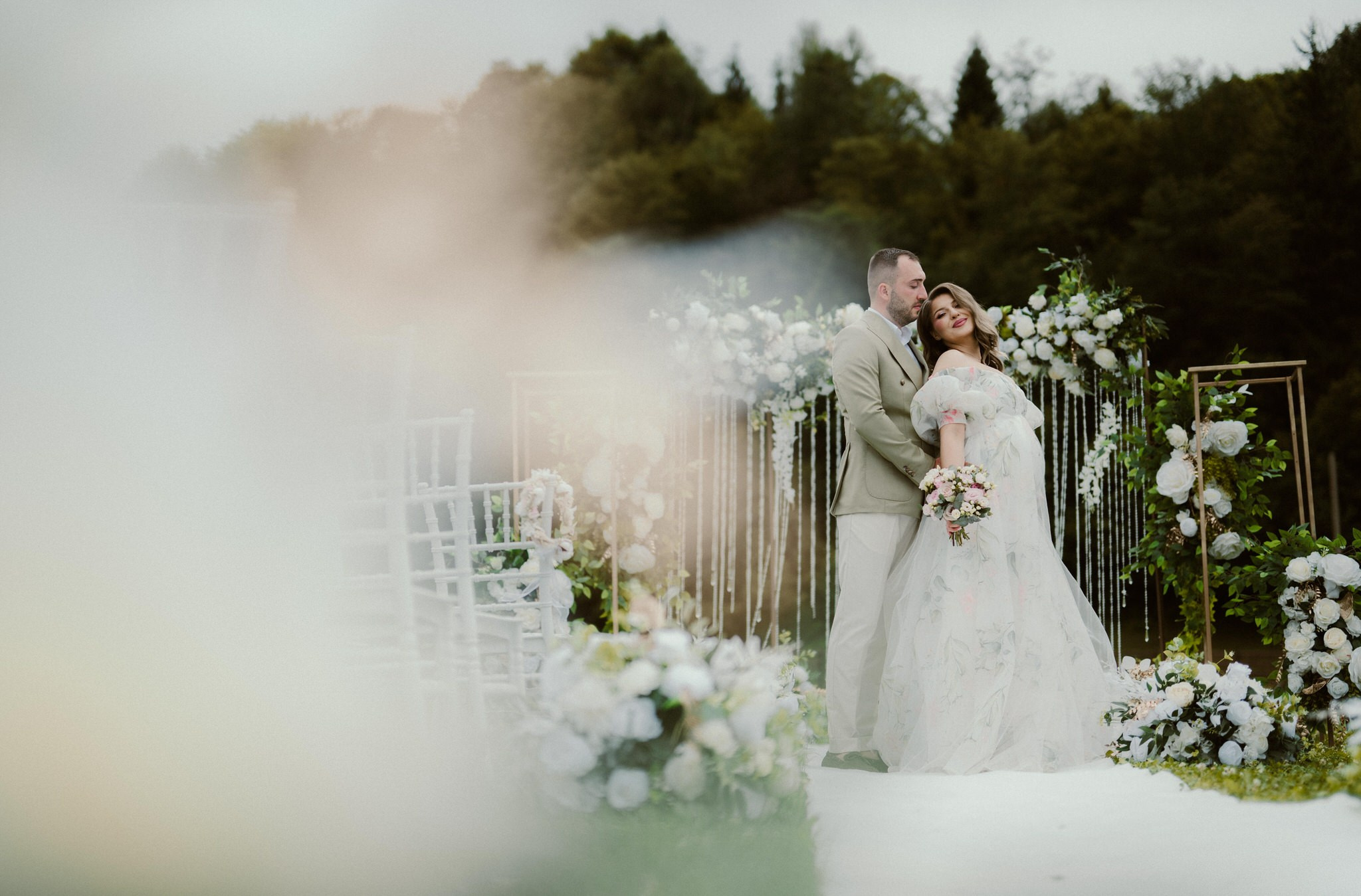 Fotograf profesionist de nuntă. Cu o abordare creativă și tehnici unice, spunem povestea voastră prin imagini pline de iubire și naturalețe. Descoperă arta fotografiei de nuntă . Fotograf Iasi, fotograf de nunta Suceava. Fotografii de nuntă. Pachet fotografii de nuntă. Fotograf Iasi, fotograf Suceava, fotograf Botosani, fotograf Romania. Servicii foto nuntă. Servicii foto-video.