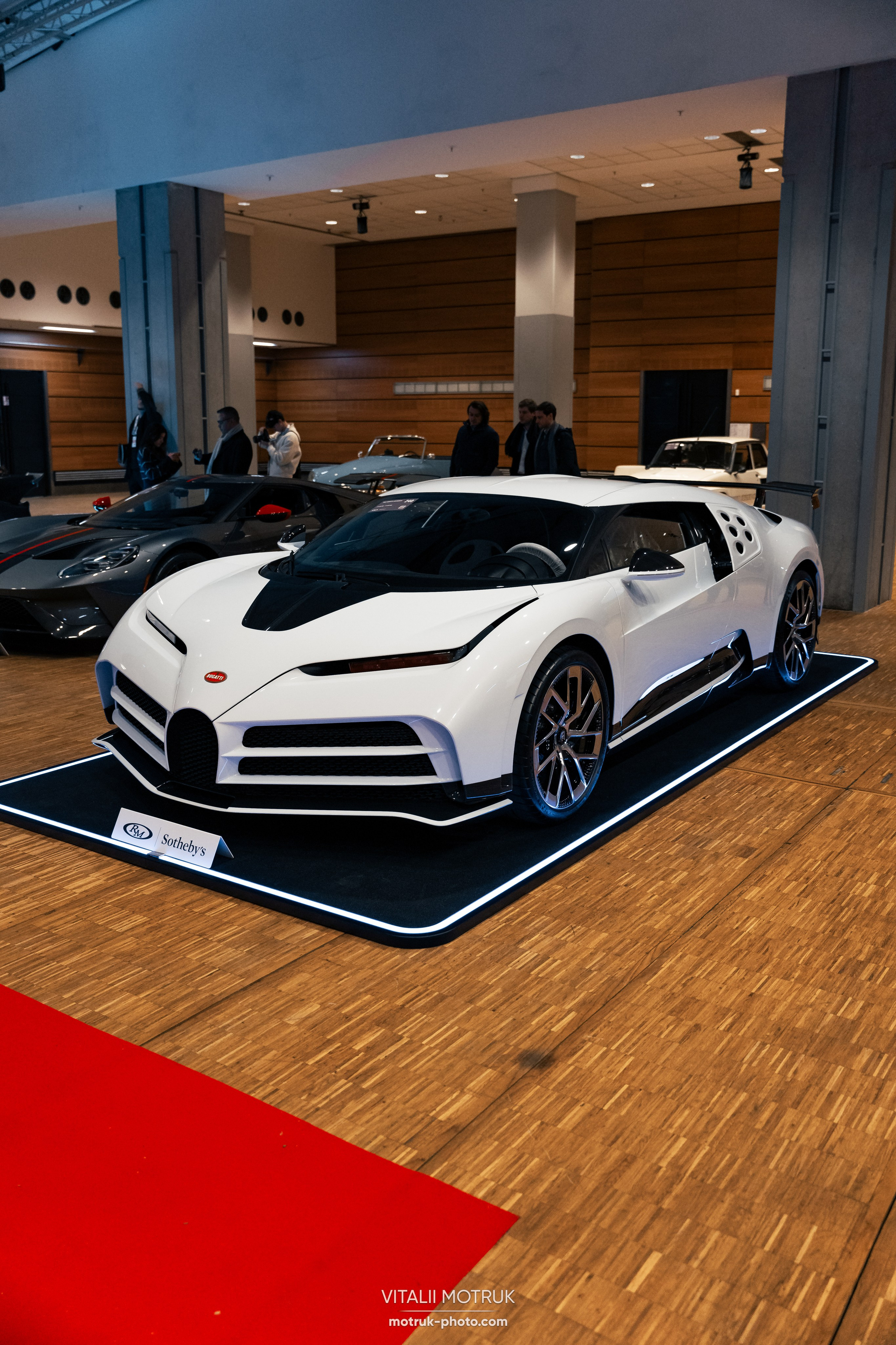 RM Sothebys 2025. Photographe de voitures à Paris — Vitalii Motruk