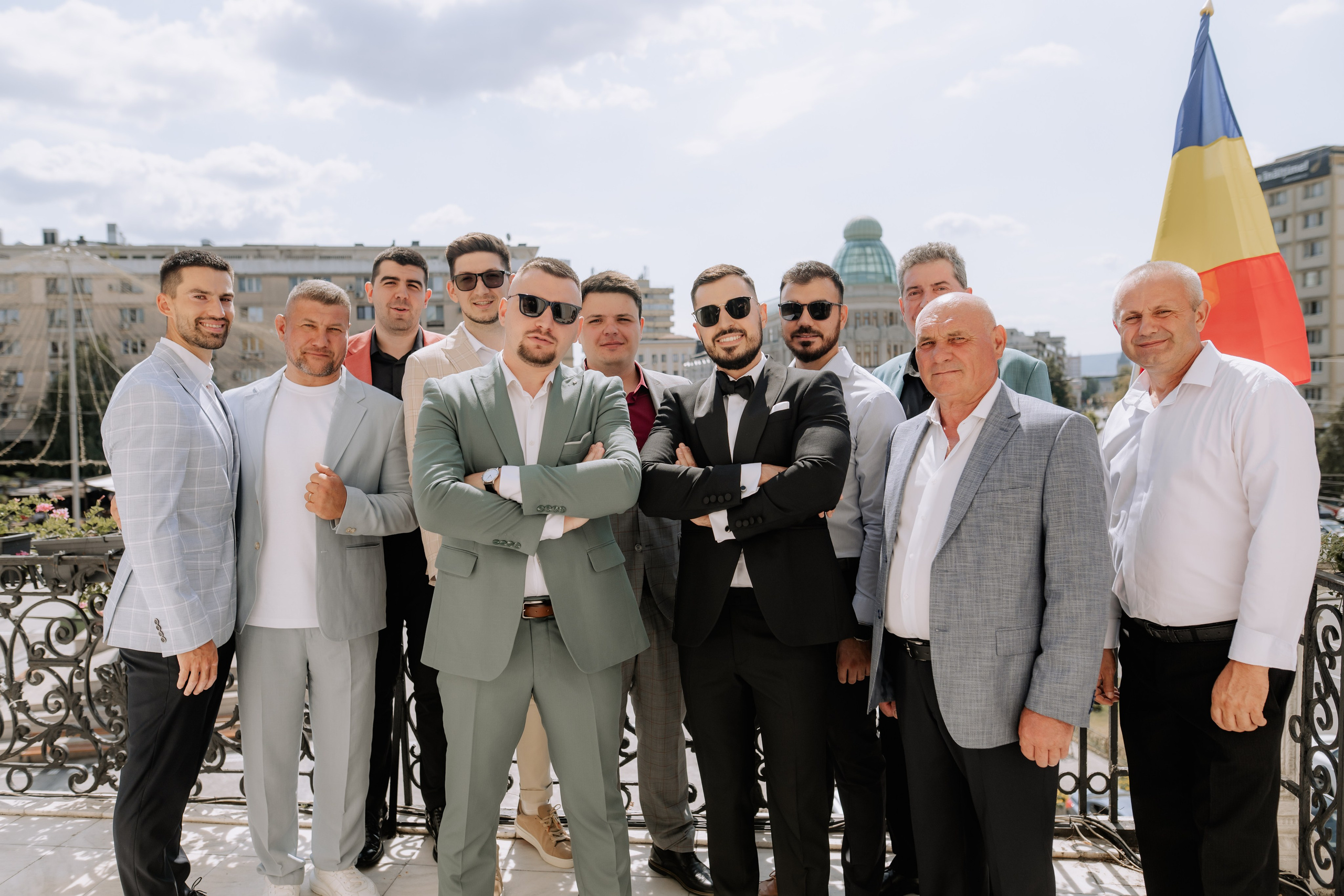 Cununie civila in aer liber , artificii de zi colorate , decor nunta , nunta la Hotel Traian. Proud Vision Weddings | Wedding Photography & Film — Servicii profesionale Foto Video Nunta Iasi