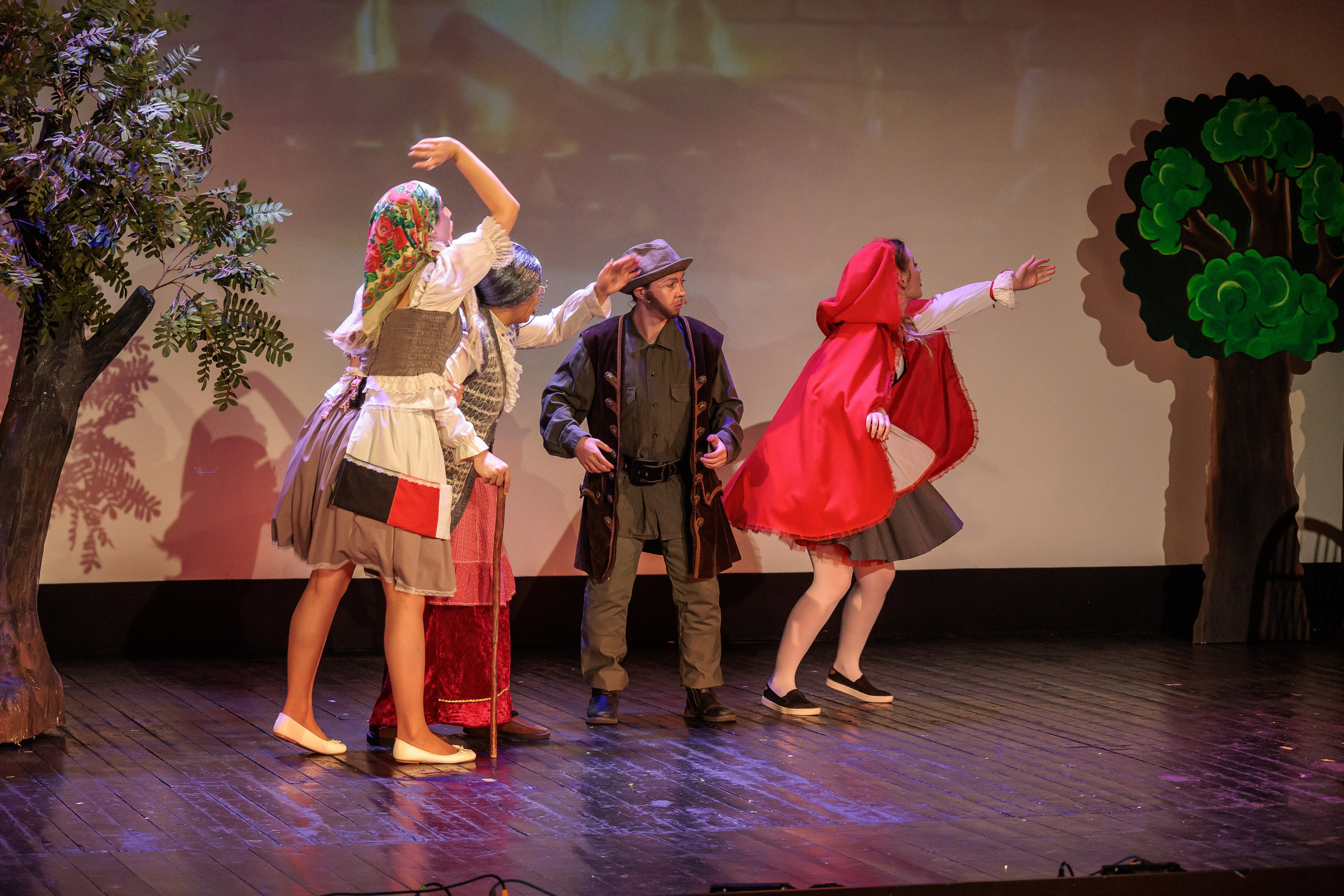 Povestea Scufita Rosie. Clounella. ✔️ Servicii foto si video in Chisinau Moldova - Cinematic.md