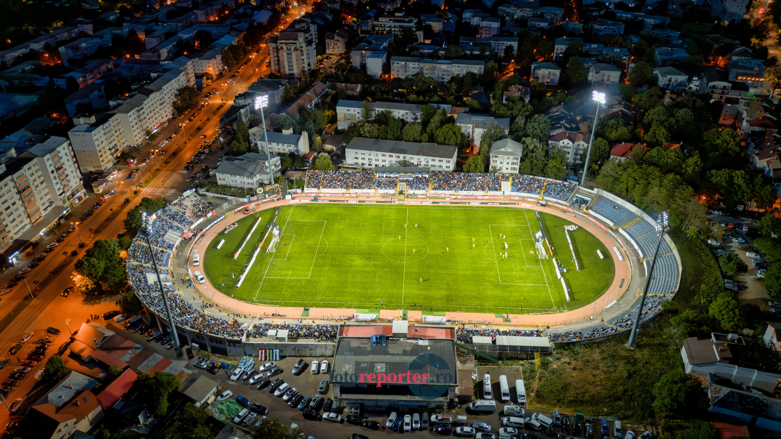 Galerie Foto: FC Botoșani vs. CS Mioveni - Pe 17 mai 2024, am fost martorii unei partide incredibile între FC Botoșani și CS Mioveni, în prima manșă a barajului pentru evitarea retrogradării. În fața unui stadion plin de emoție și speranță, echipa noastră a obținut o victorie importantă, cu un gol marcat de Aldair în minutul 93. 💪 *FC Botoșani 1-0 CS Mioveni*⚽️ Urmăriți momentele cheie ale meciului și bucuria suporterilor în această galerie foto! Pregătiți-vă pentru meciul de retur de pe 24 mai, când vom lupta din nou pentru a rămâne în prima ligă.#FCBotoșani #CSMioveni #BarajRetrogradare #ForzaBotoșani 