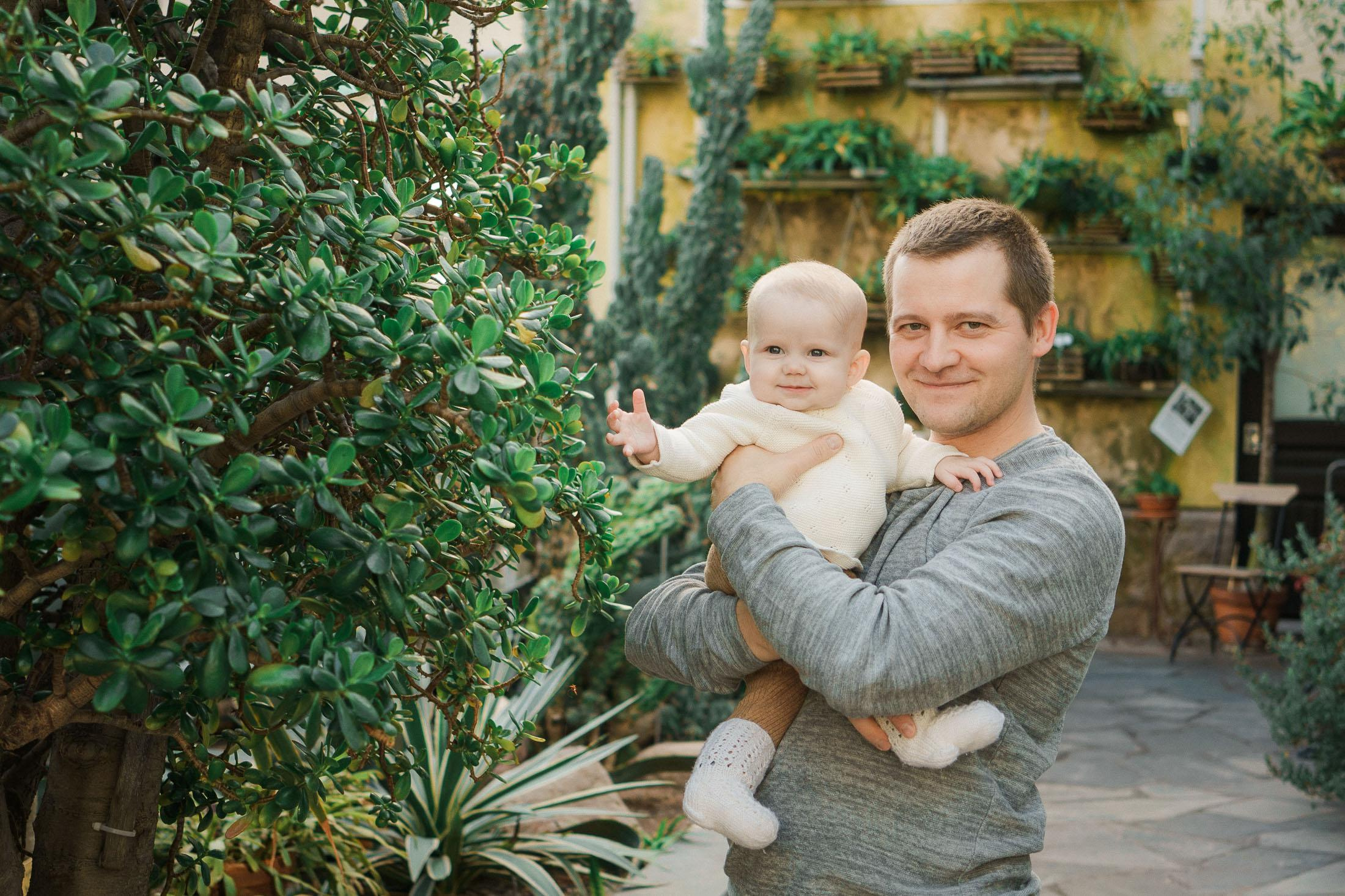 Lapsi- ja perhekuvaus Talvipuutarhassa