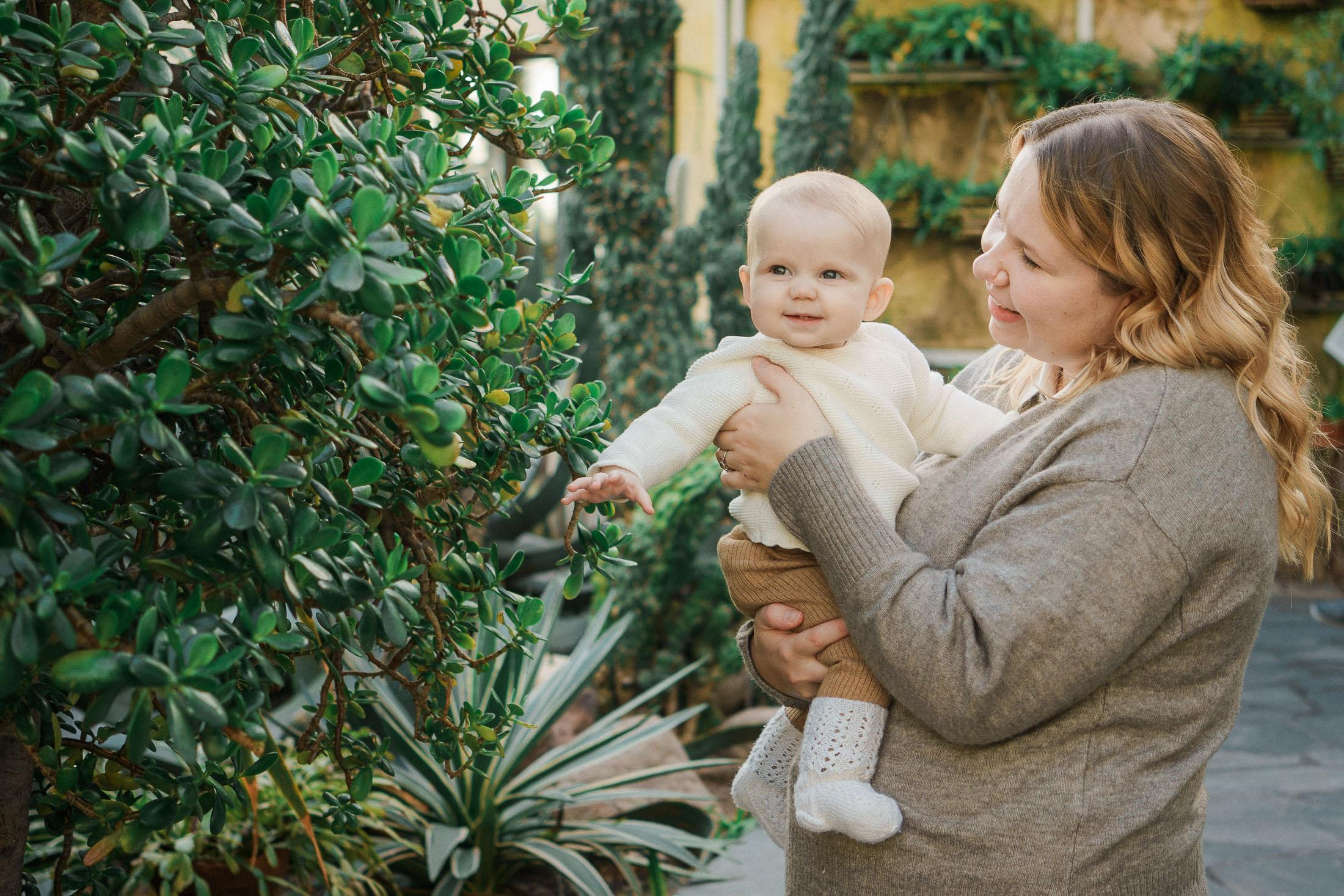 Lapsi- ja perhekuvaus Talvipuutarhassa