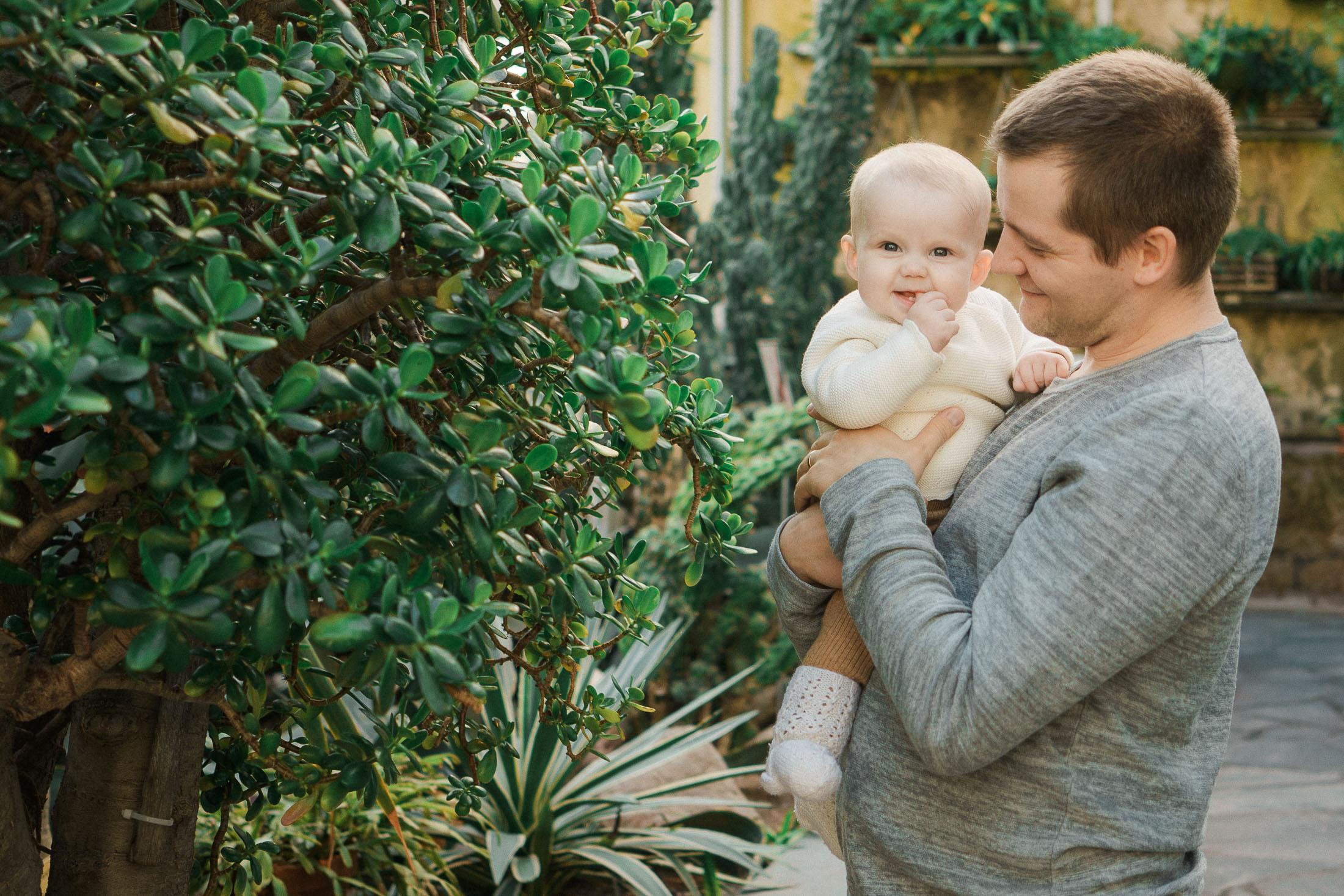 Lapsi- ja perhekuvaus Talvipuutarhassa