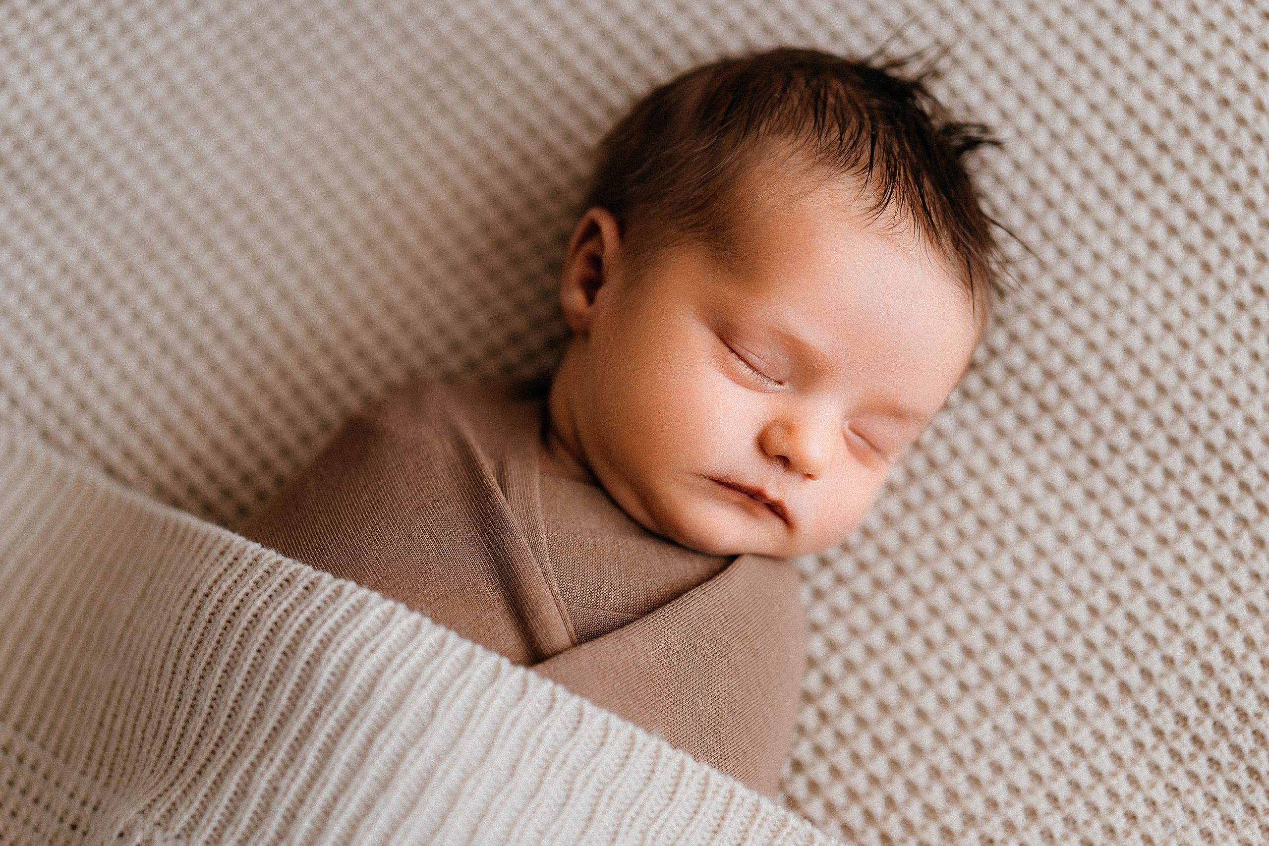 Homestory,  Newbornhomestory, Newborrn zu Hause, Fotoshoting mit Baby zu Hause, Fotografie Gründau 
