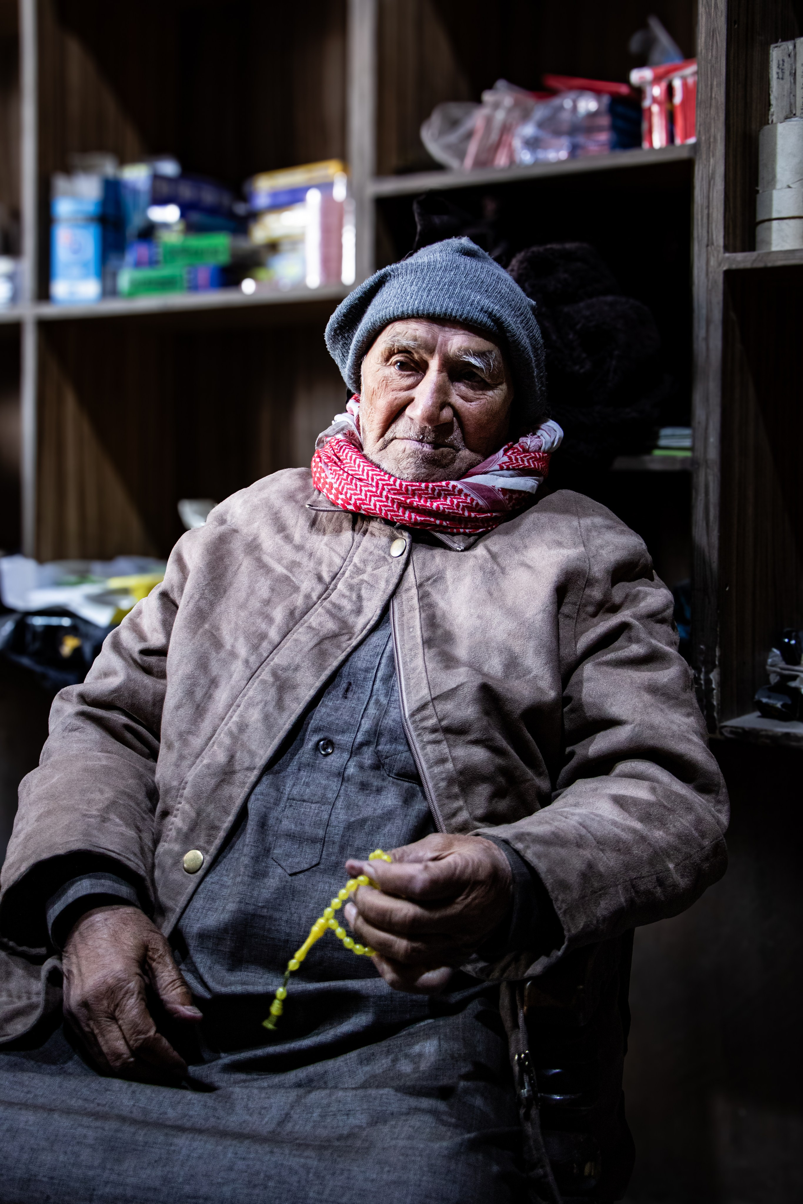 Portrait de Ahmed Al-Khabur, libraire à Raqqa qui a résisté contre Daesh.