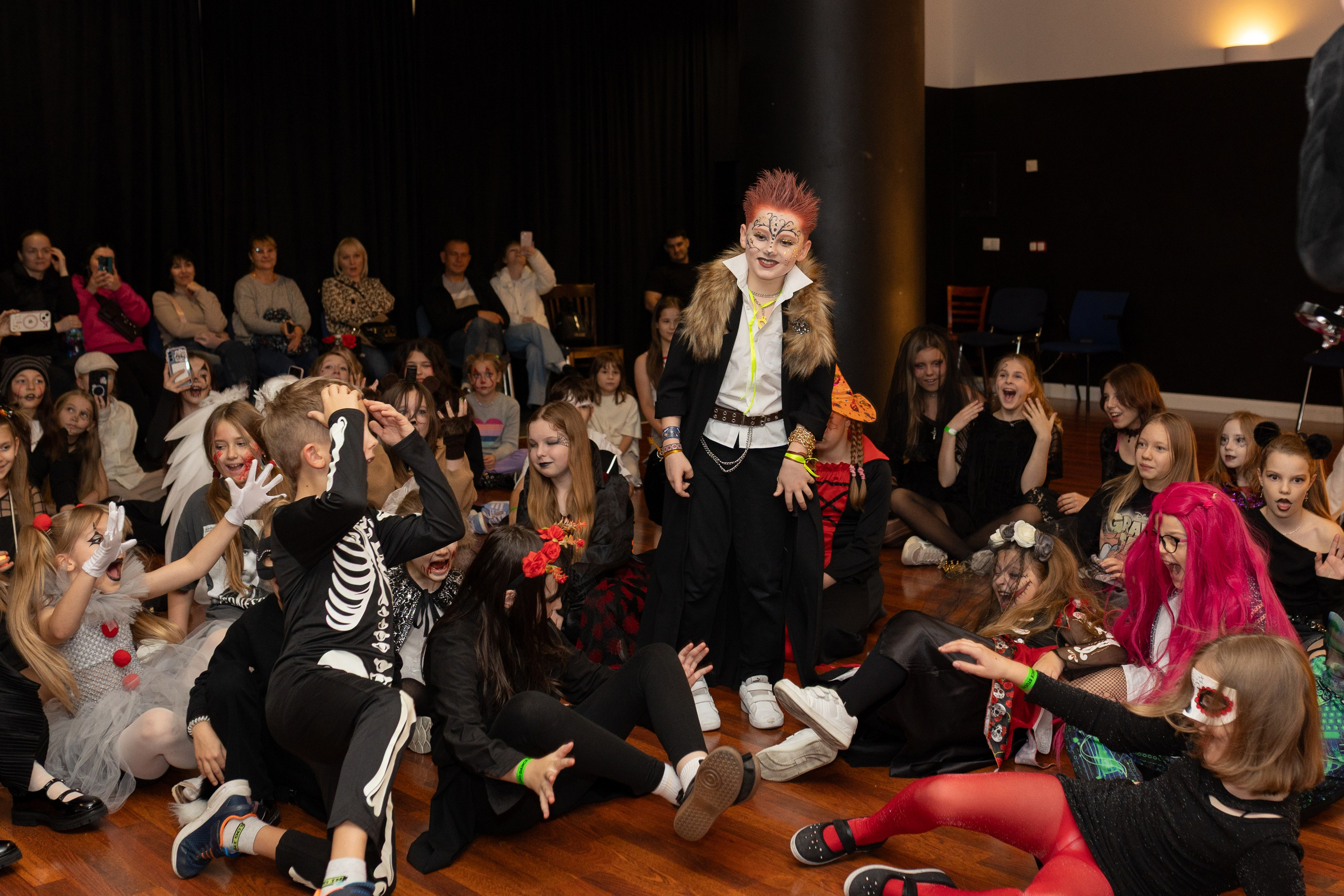 Leo dance studio Helloween 2025. Семейный и детский фотограф в Варшаве Мила Бобровская