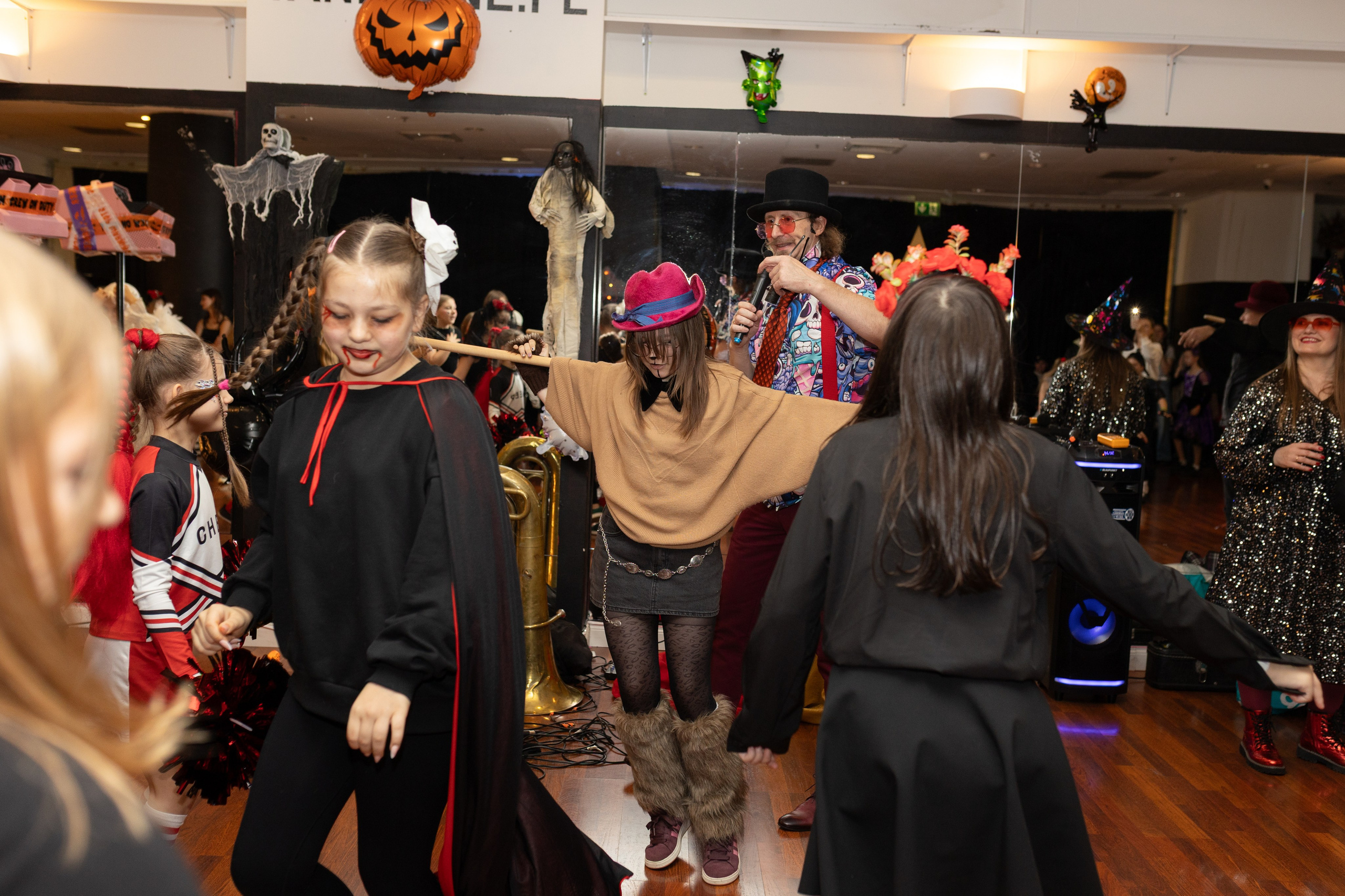 Leo dance studio Helloween 2025. Семейный и детский фотограф в Варшаве Мила Бобровская