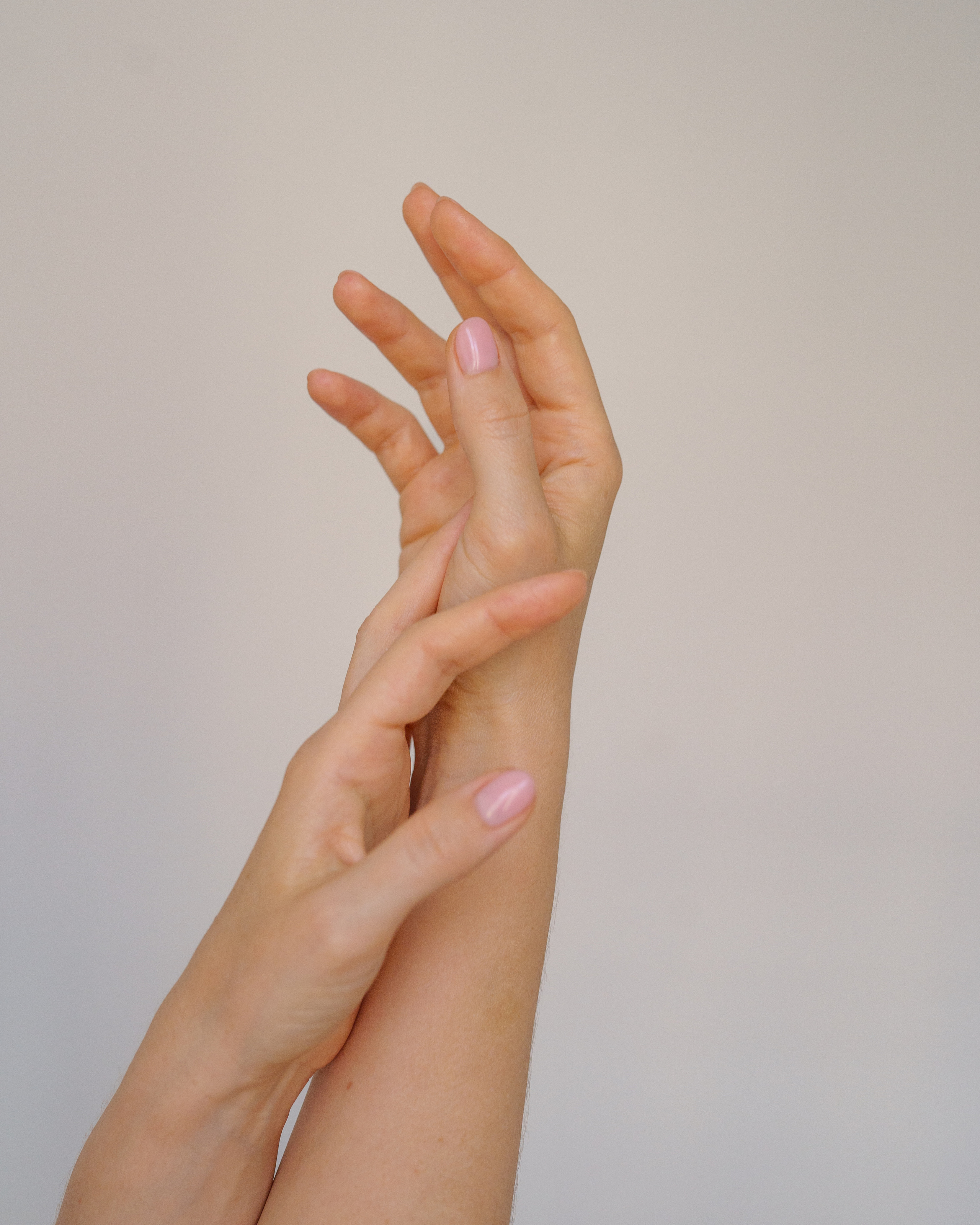 Creative content photography for businesses. Photos for massage therapist.  LinkedIn headshot Madrid. Photographer in Madrid, Spain. Alyona Belyaninova