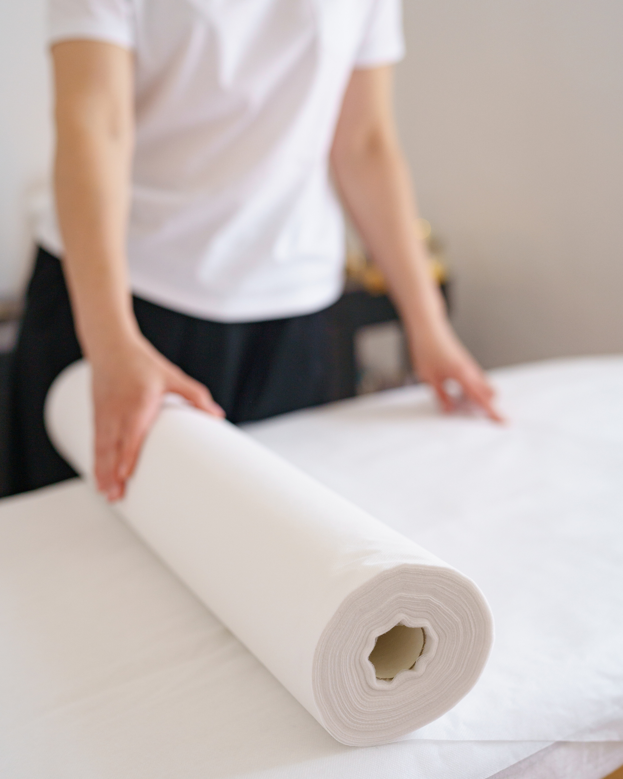 Creative content photography for businesses. Photos for massage therapist.  LinkedIn headshot Madrid. Photographer in Madrid, Spain. Alyona Belyaninova