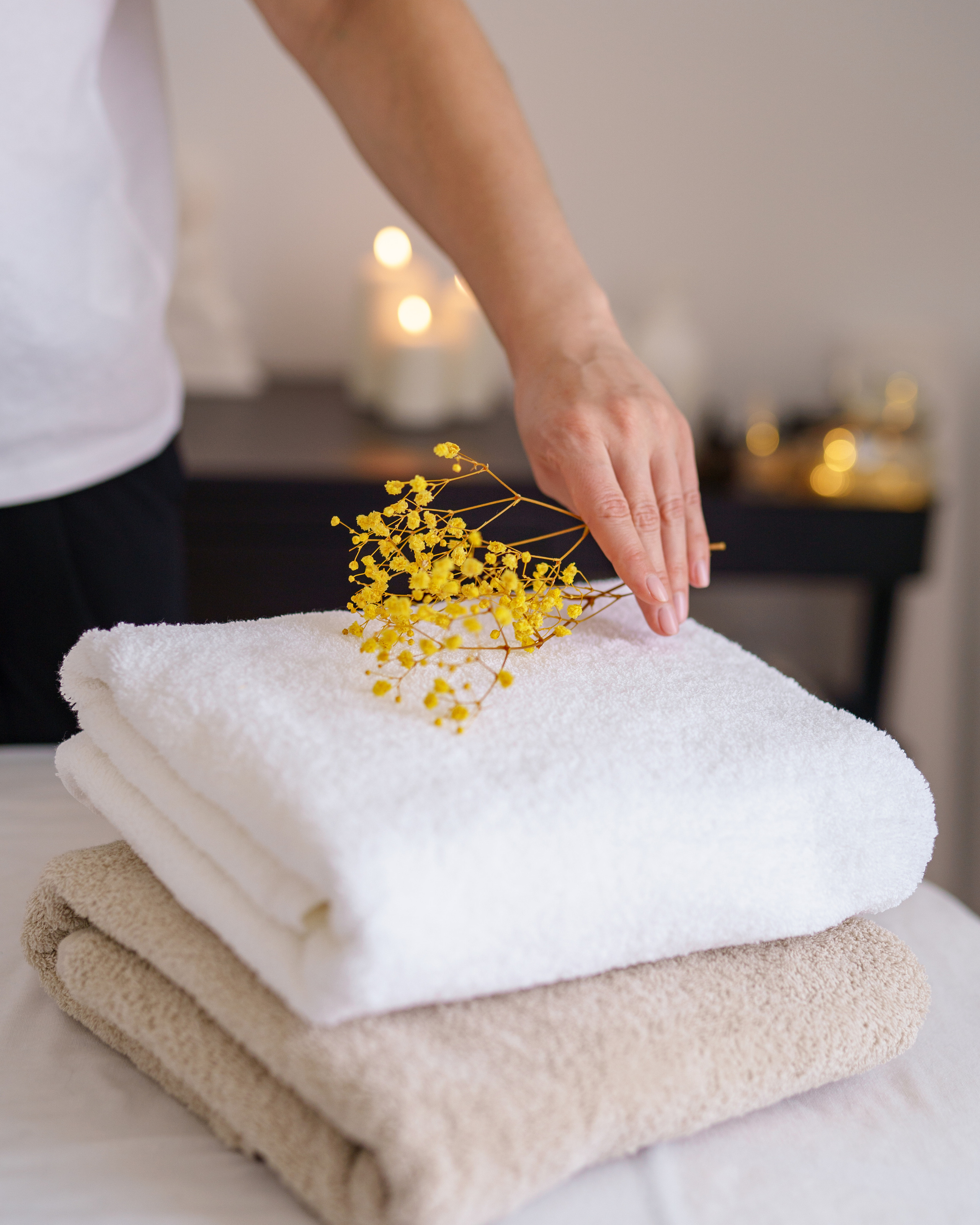 Creative content photography for businesses. Photos for massage therapist.  LinkedIn headshot Madrid. Photographer in Madrid, Spain. Alyona Belyaninova