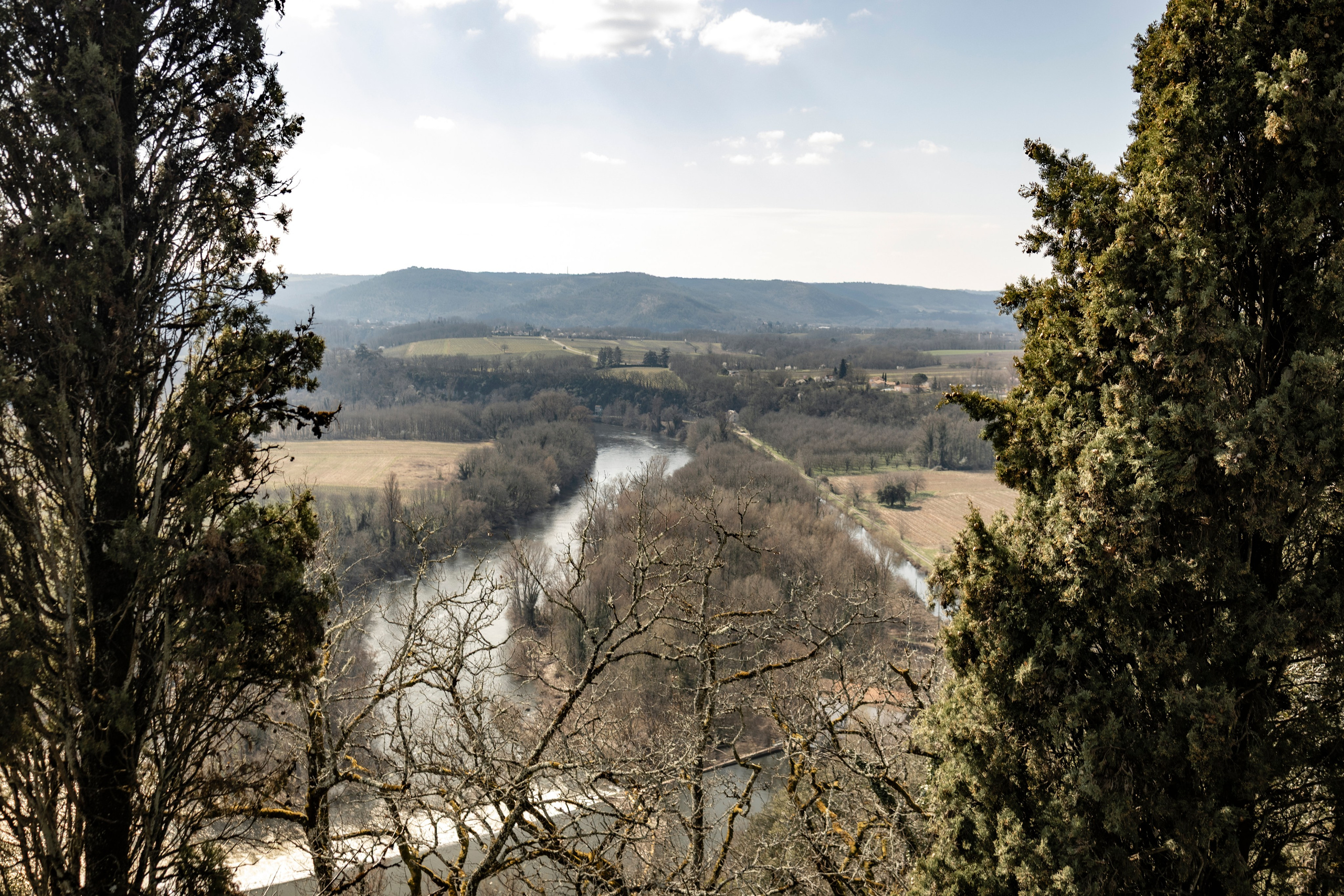 Château de Mercuès perfect for elopements. Eugenie Smirnova — wedding, corporate and lifestyle photographer in Toulouse and Southwest France