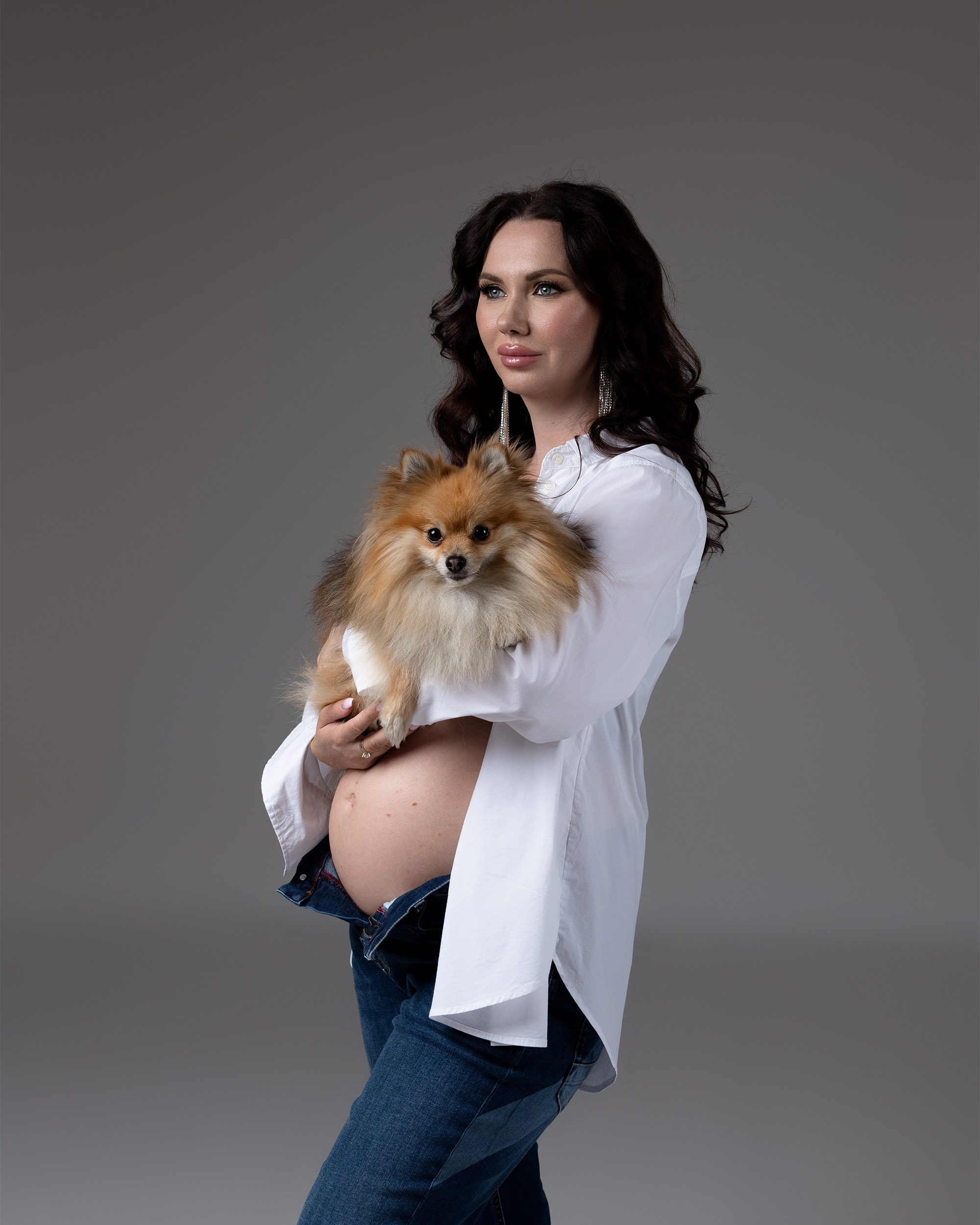 Embarazo y Maternidad sesiones de fotografía  con mascotas , sesiones de Embarazo en estudio 