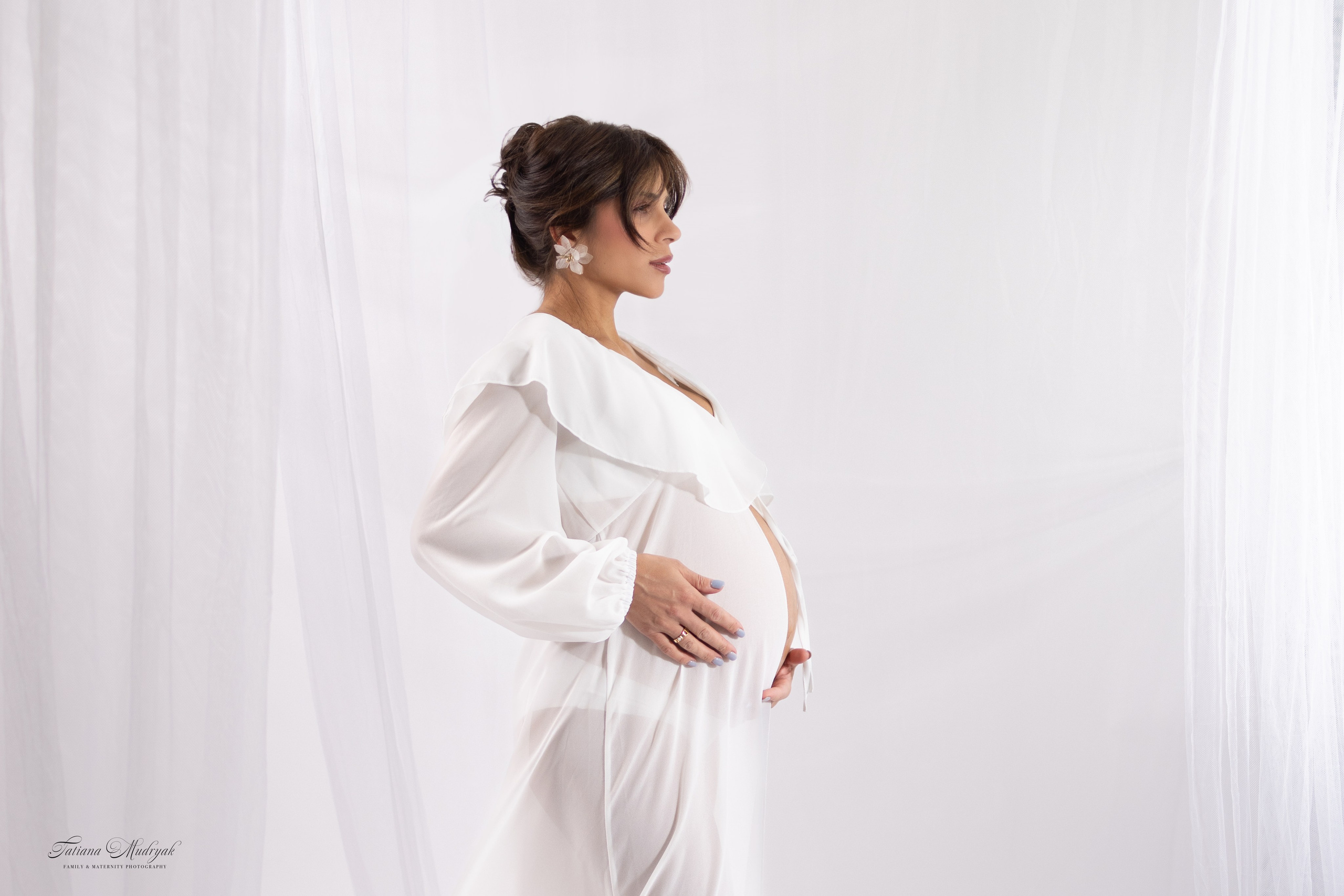 Maternity Photoshoot in Dresden — Studio & Outdoor. Family & Maternity Photographer in Dresden Tatiana Mudryak