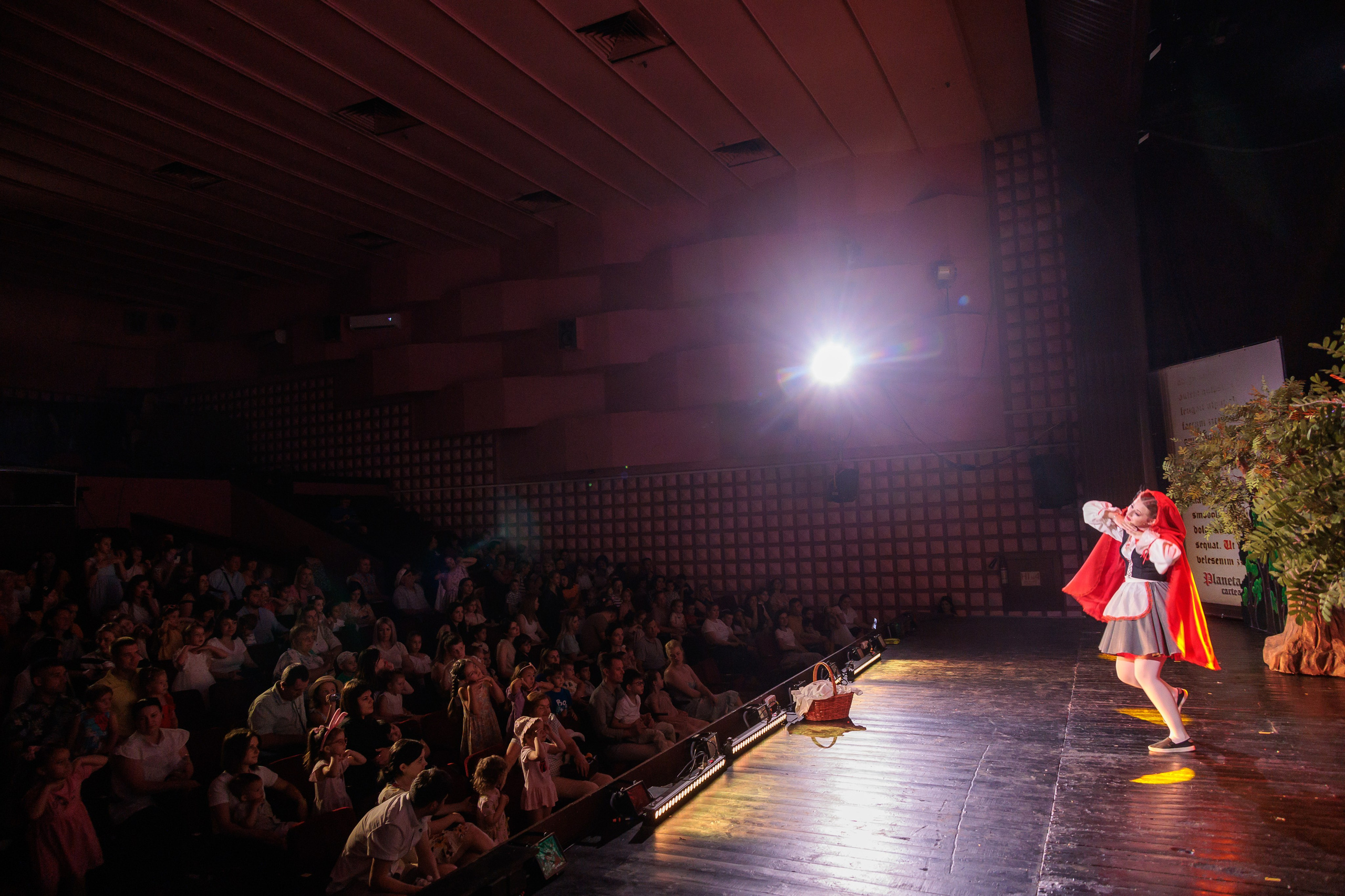 Povestea Scufita Rosie. Clounella. ✔️ Servicii foto si video in Chisinau Moldova - Cinematic.md