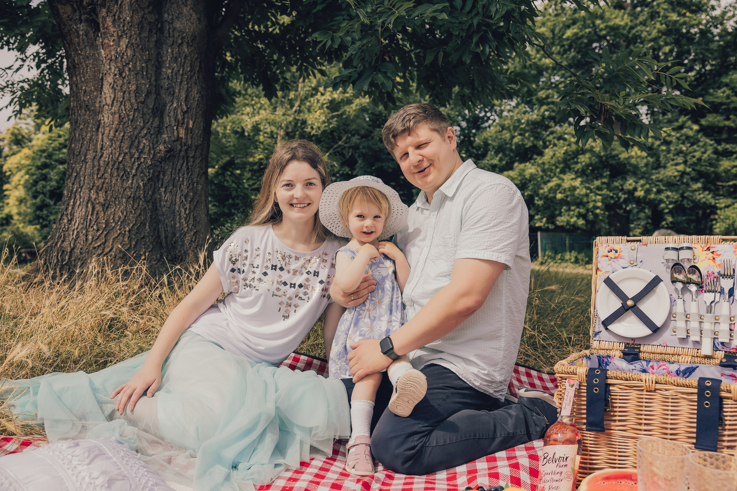 Summer Picnics. PHOTOGRAPHER IN LONDON