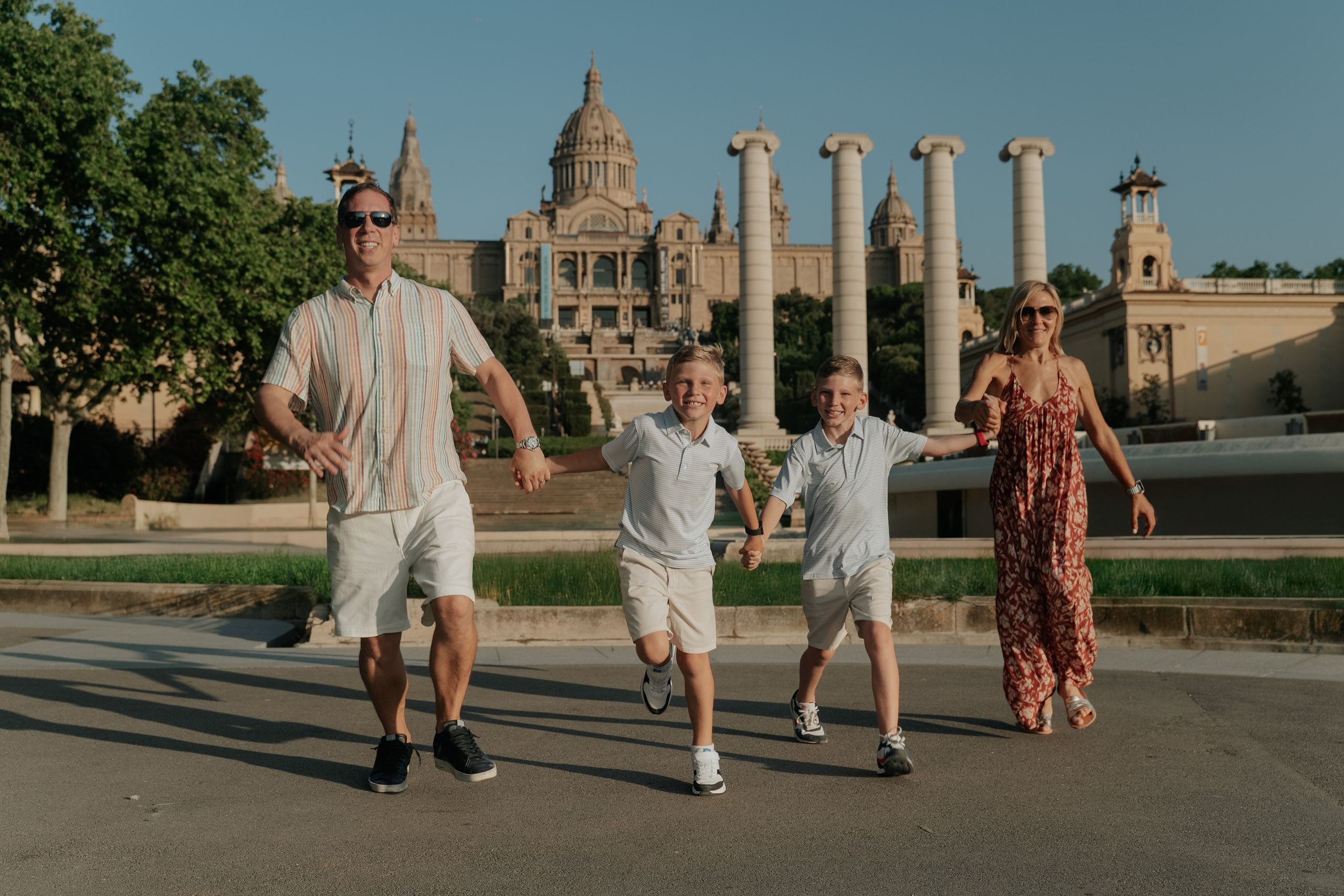 Barcelona Family Photoshoot — Family Photographer in Barcelona. DiaFoto — Wow Photographer in Barcelona | Premium Barcelona Photoshoot Experience