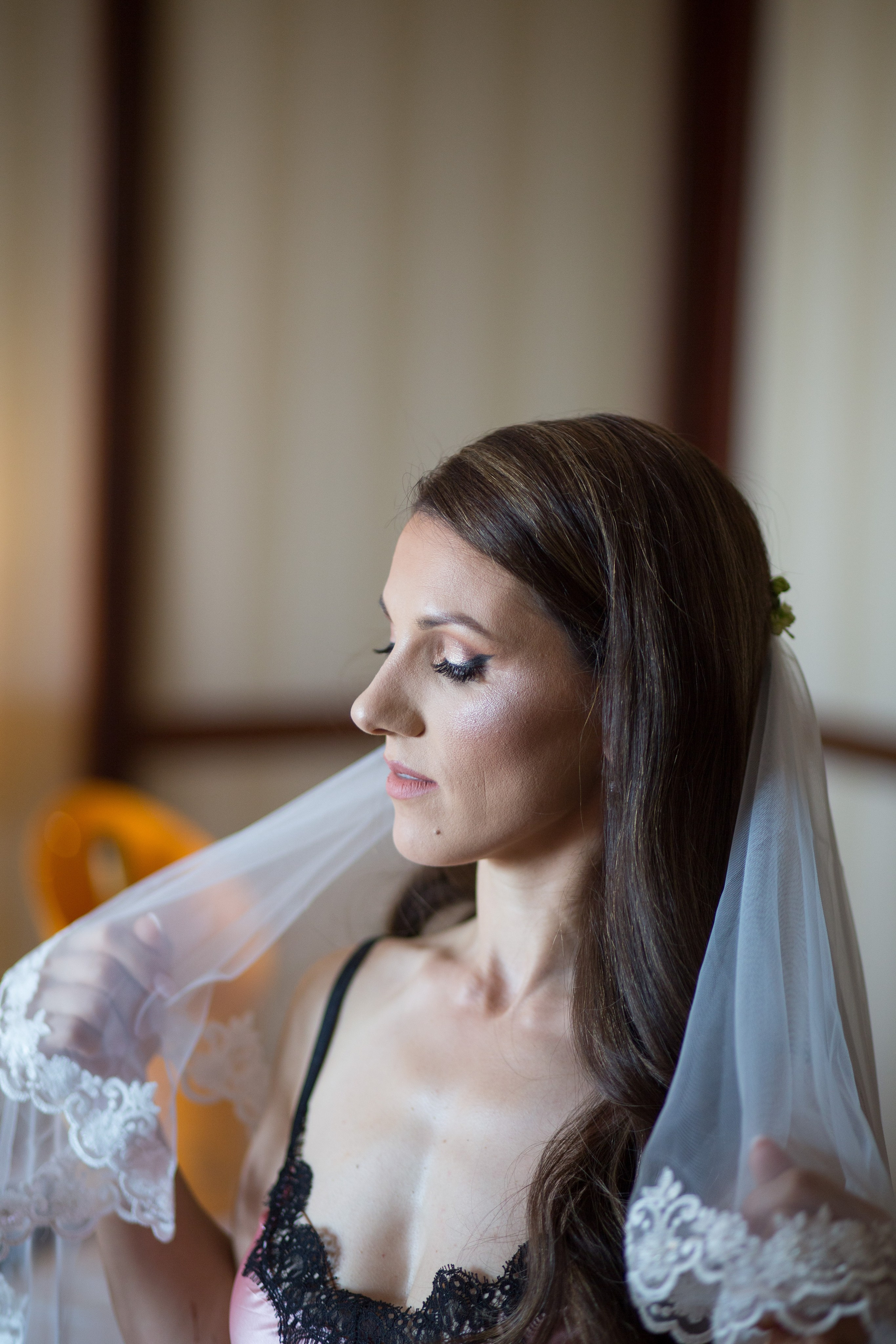 Sedinta foto la restaurant, fotografii de nunta, fotograf de nunta bucuresti, fotografii nunta in restaurant, pozing mireasa, obiceiuri, fotografie profesionala nunta, poze fashion, hotel intercontinental, pregatiri mireasa