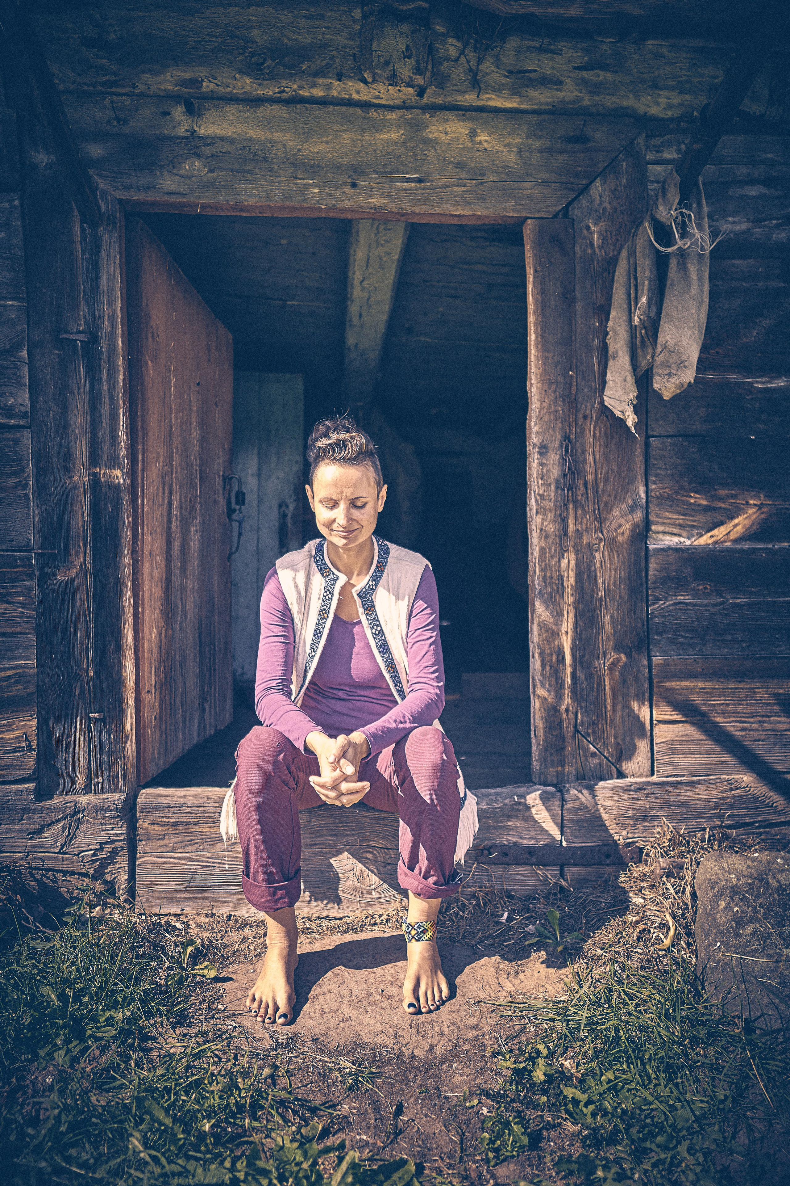 Andriej Szypiłow - Fotograf i Wideograf - Reportaż artystyczny - wizyta rodzinna in the middle of nowhere. Zabita dechami wieś na granicy Białorusi i Polski.