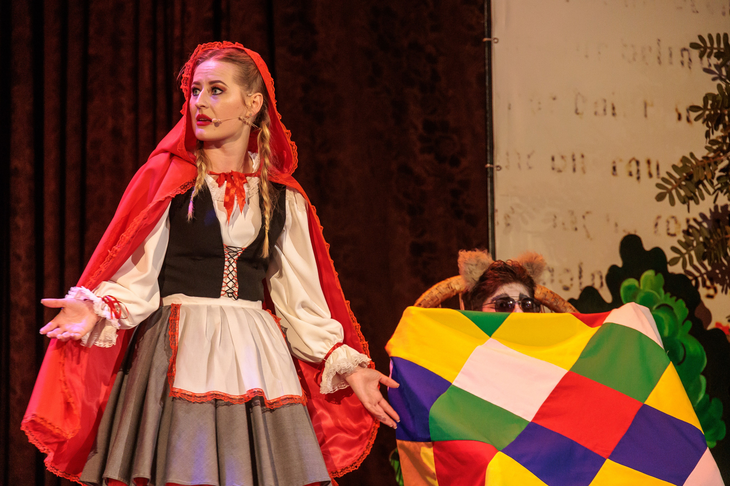 Povestea Scufita Rosie. Clounella. ✔️ Servicii foto si video in Chisinau Moldova - Cinematic.md