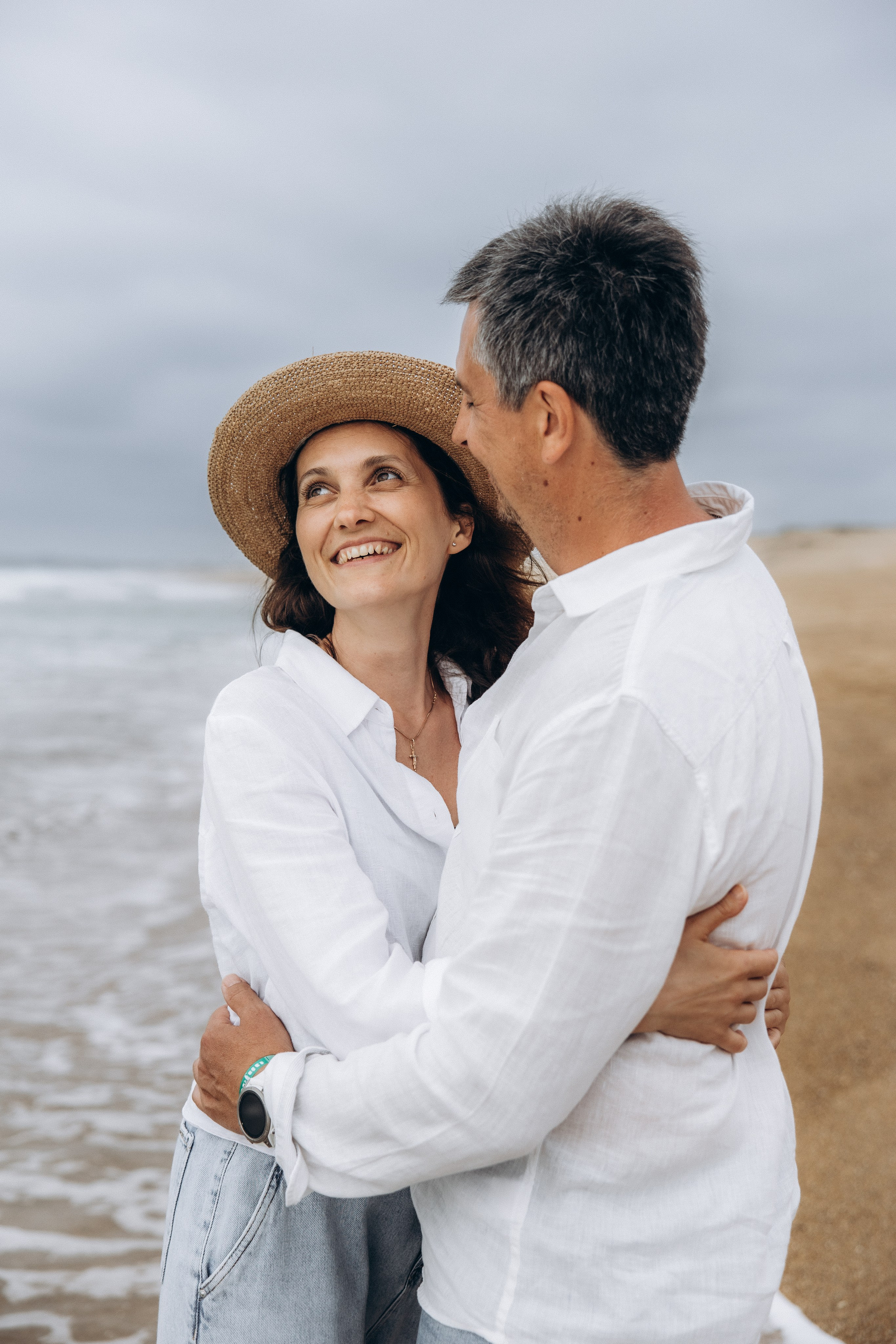 Ocean love story. La Grande Plage de Biarritz/EN. Eugenie Smirnova — wedding, corporate and lifestyle photographer in Toulouse and Southwest France