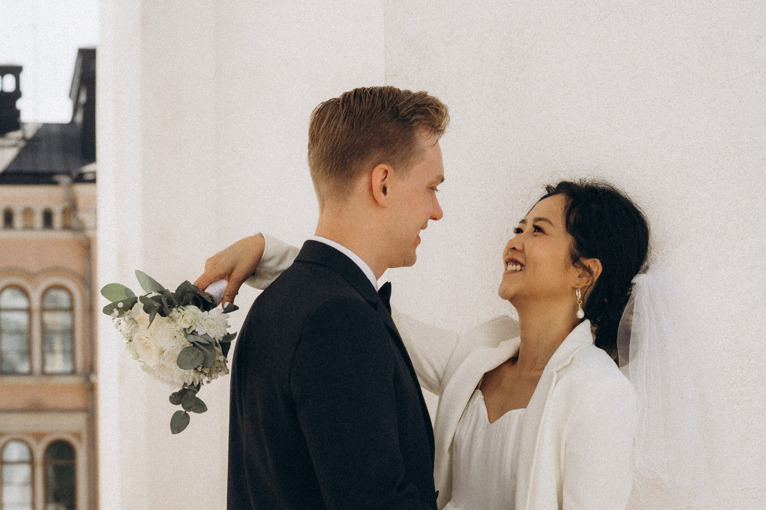 City wedding. Wedding and portrait photographer in Helsinki Vickan O