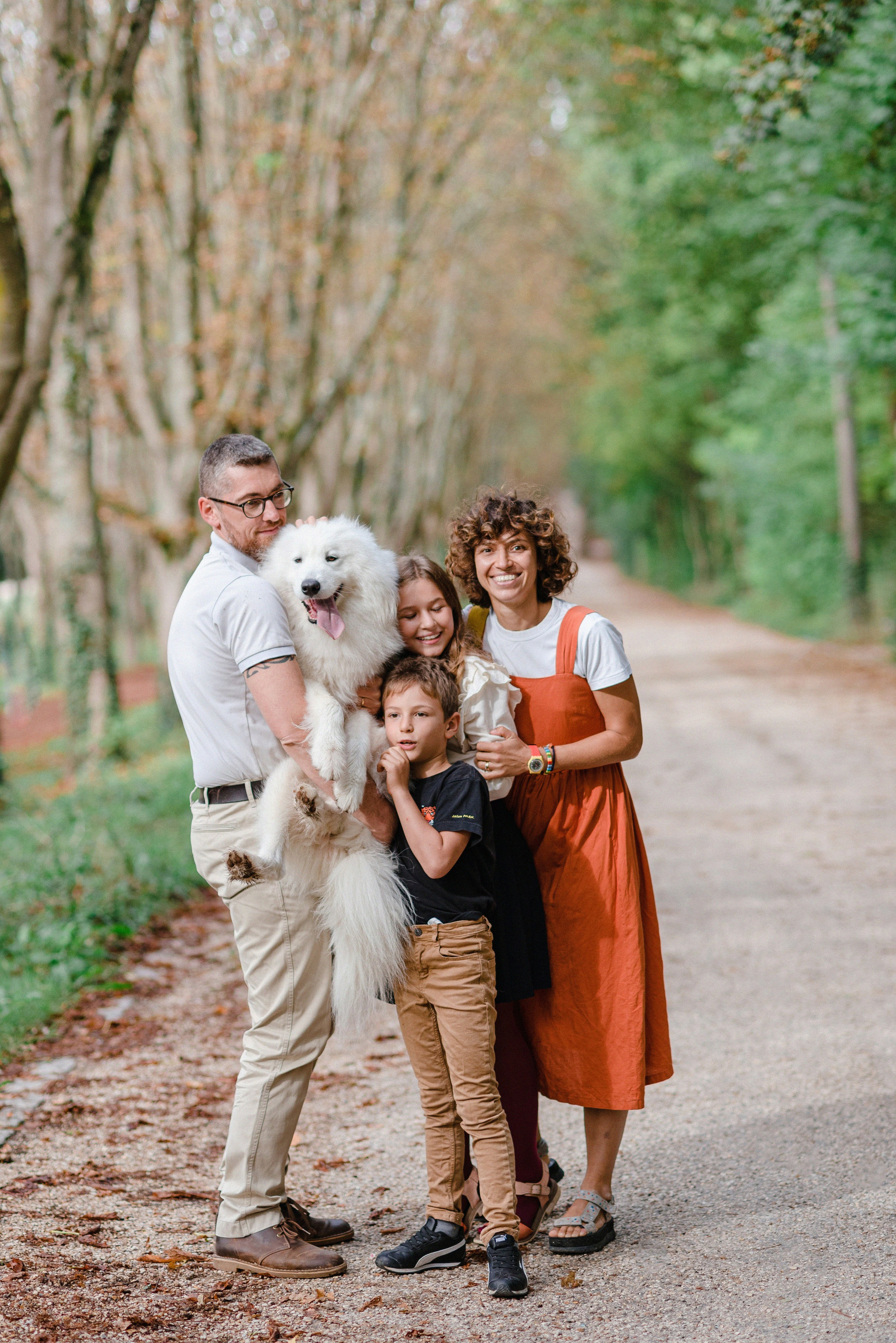 Autumn family photoshoot in a Parisian park. Ksenia Marchand/ Lifestyle photographer in Paris