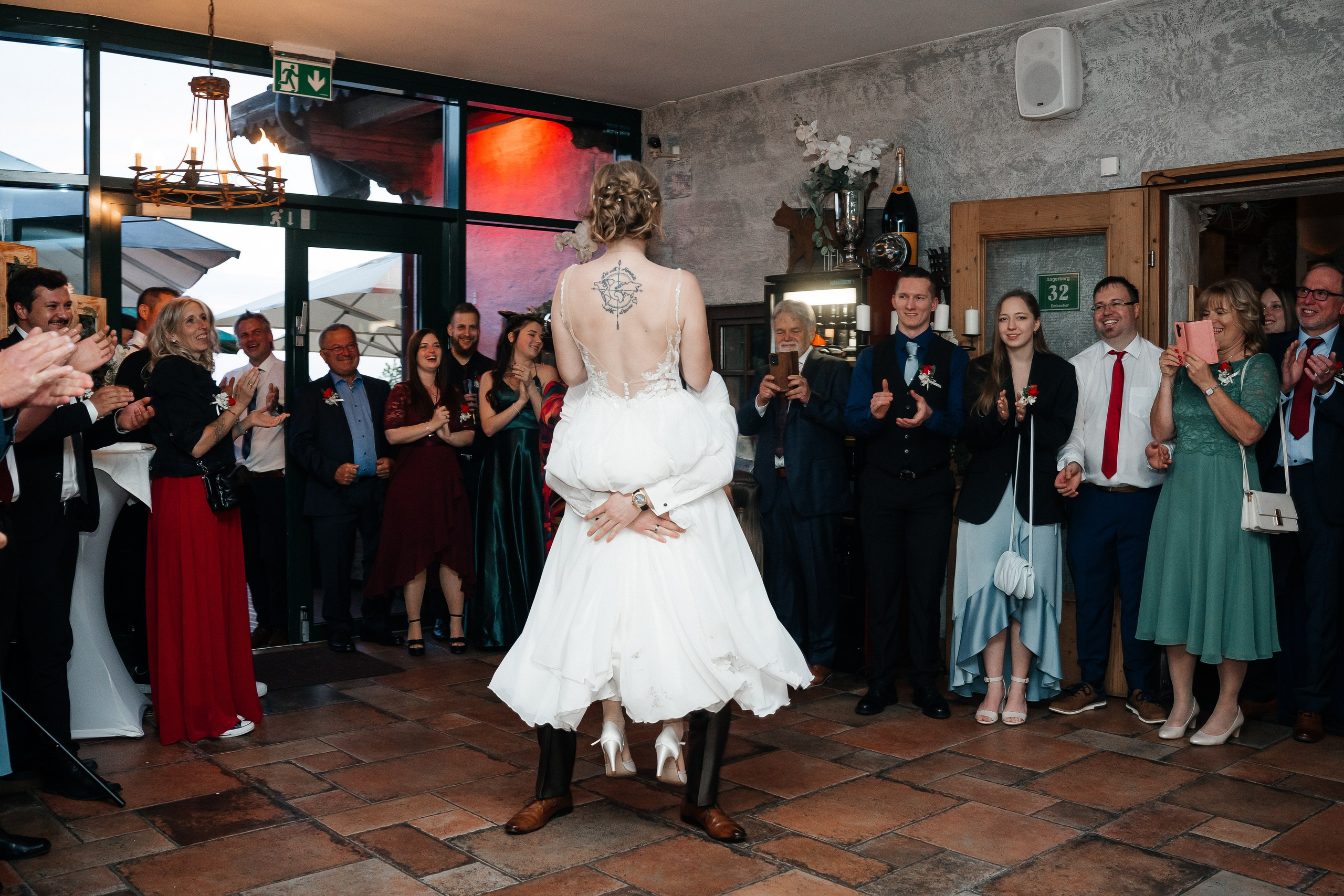 Christina und Fabio. Hallo, ich bin Nadya - Fotografin aus Linz, Oberösterreich