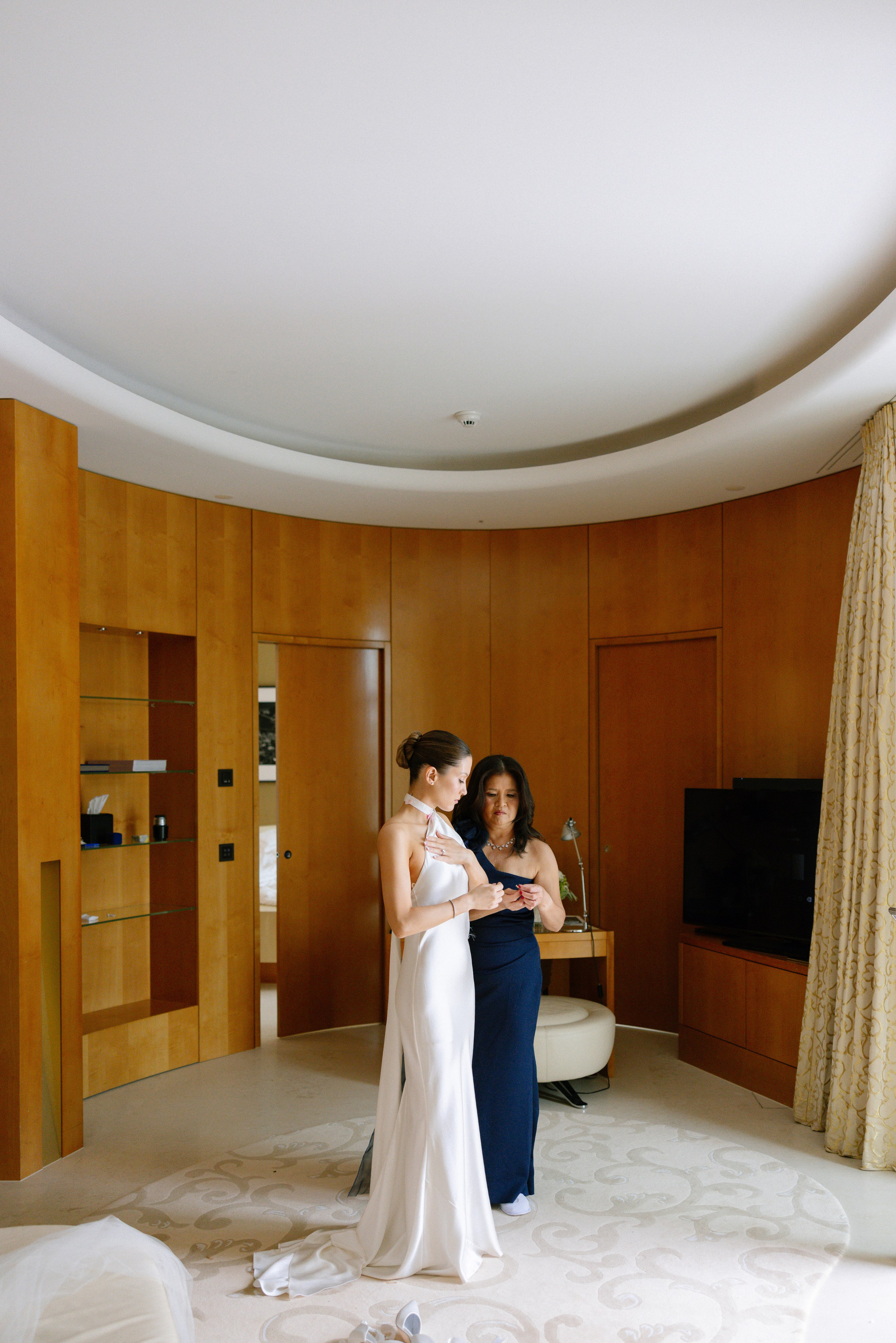 Intimate wedding at Parkhotel Vitznau on Lake Lucerne. Wedding and Family Photographer Switzerland and Italy. Valeria Diaz