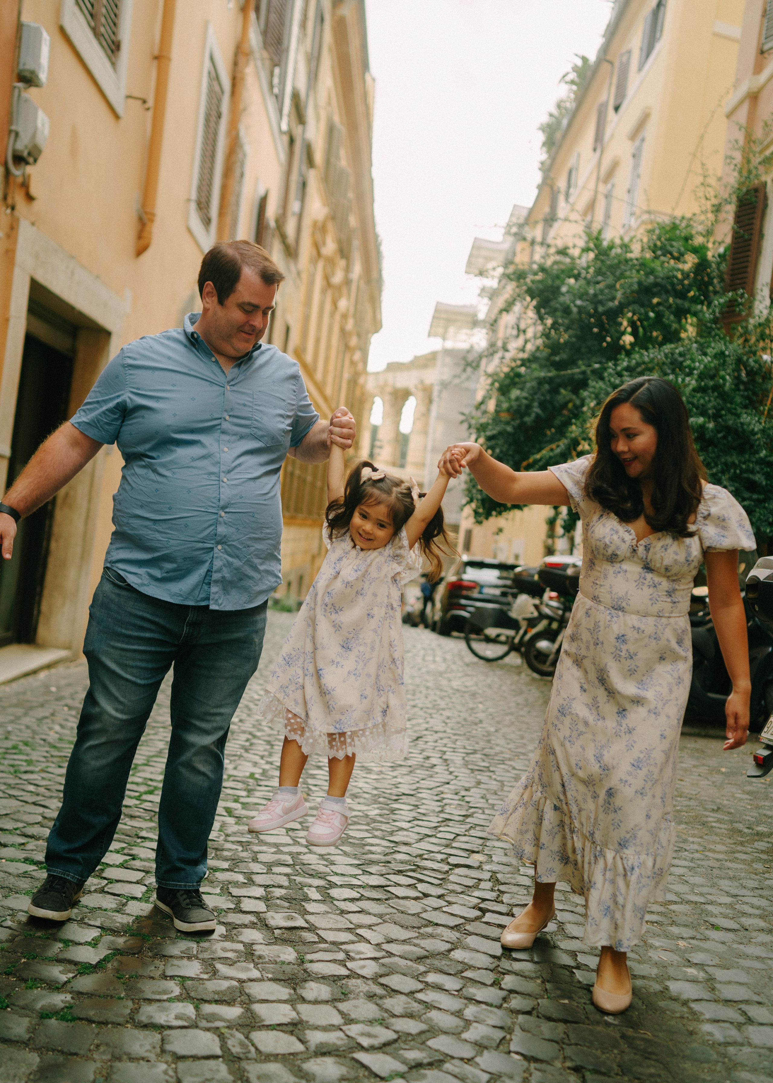Colosseum Family shoot. Photographer in Rome and Italy. Stas Varych