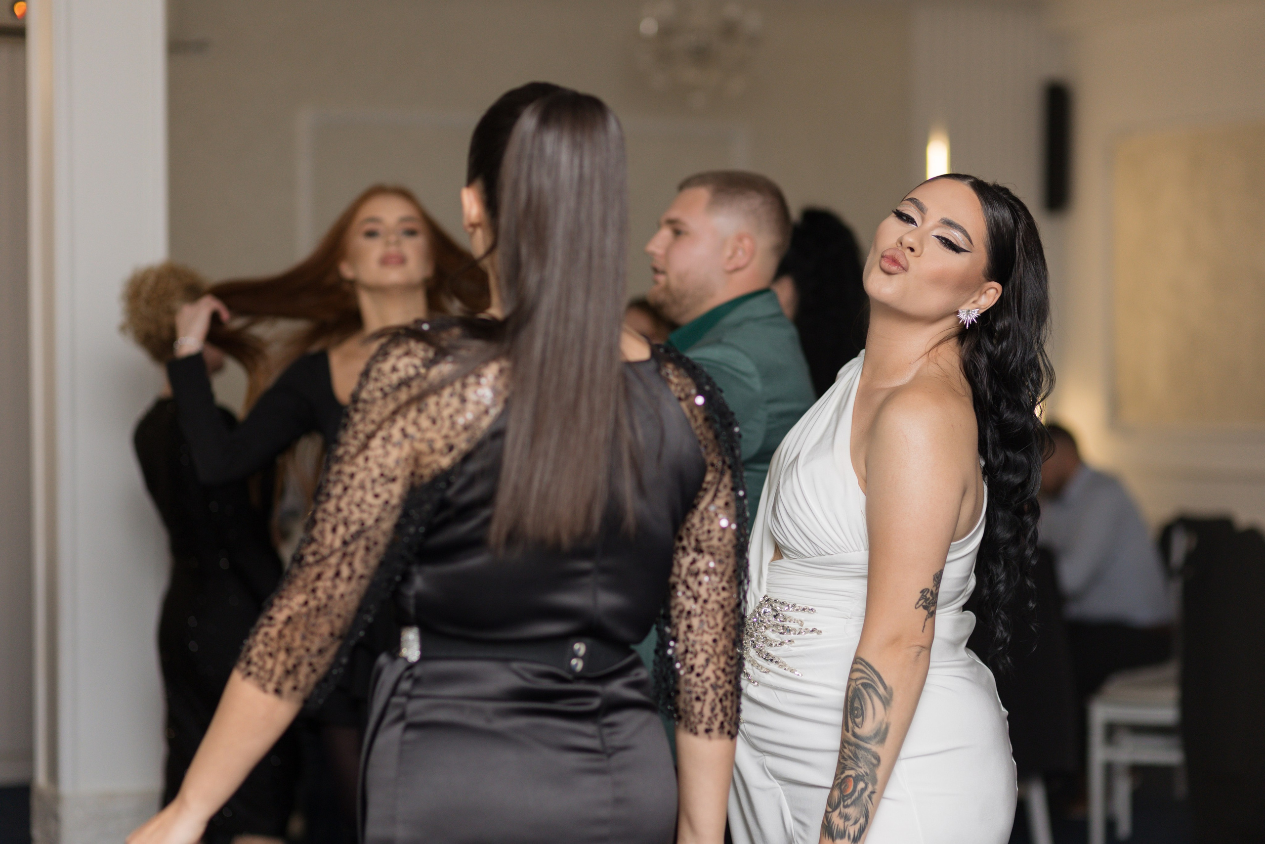 Madalina & Alin. Fotograf si videograf — evenimente si studio