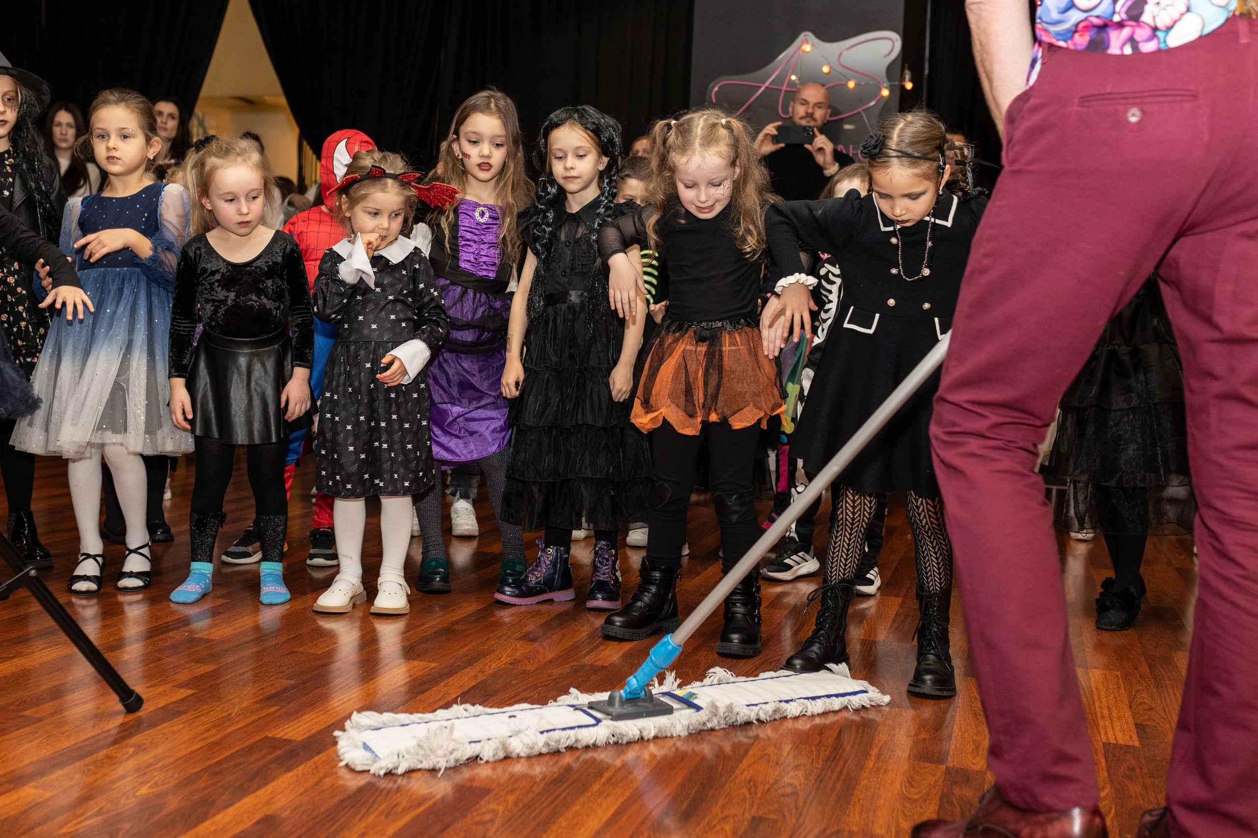 Leo dance studio Helloween 2025. Семейный и детский фотограф в Варшаве Мила Бобровская