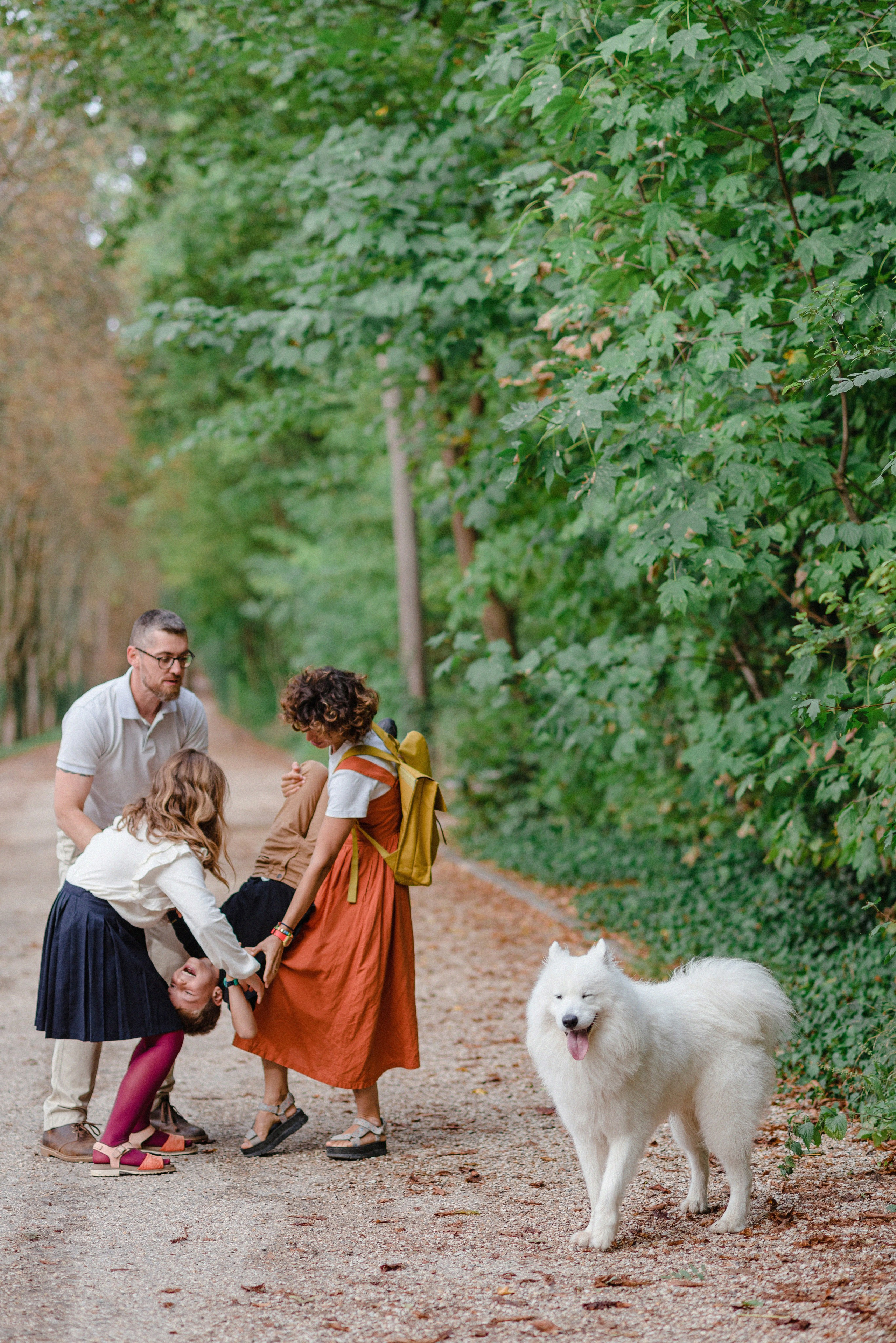 Autumn family photoshoot in a Parisian park. Ksenia Marchand/ Lifestyle photographer in Paris