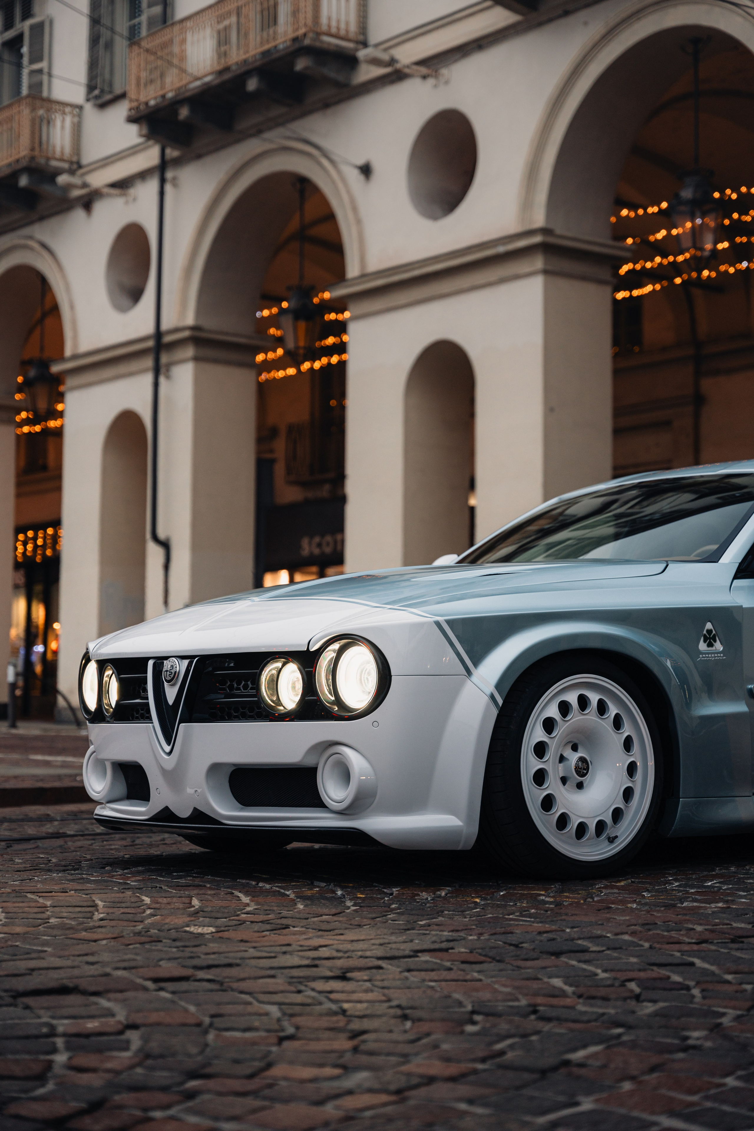 Afla Romeo Giulia ErreErre Fuoriserie. Photographe de voitures à Paris — Vitalii Motruk