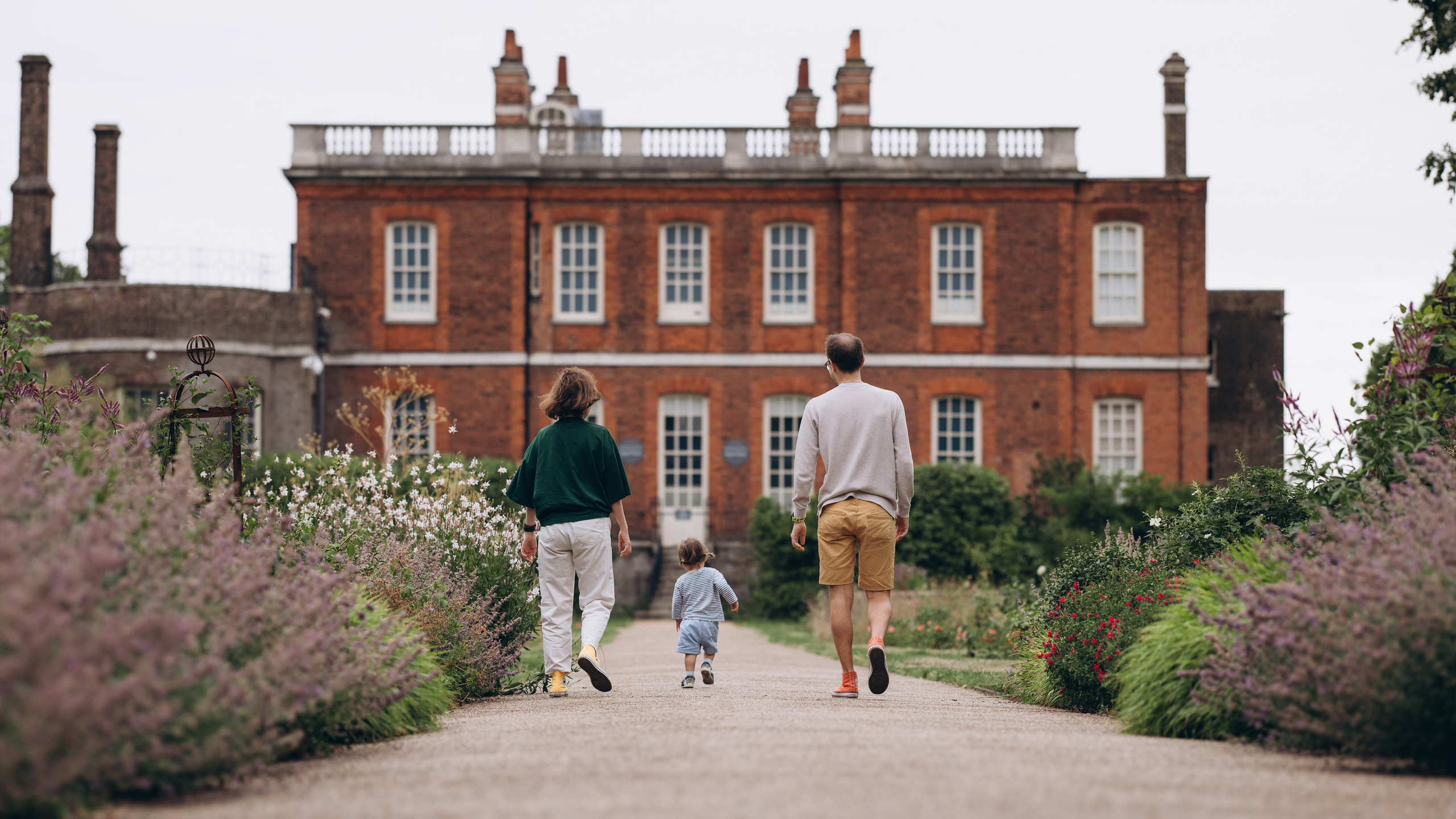 Milena with parents (Greenwich Park). Anastasia Klink, Photographer in London