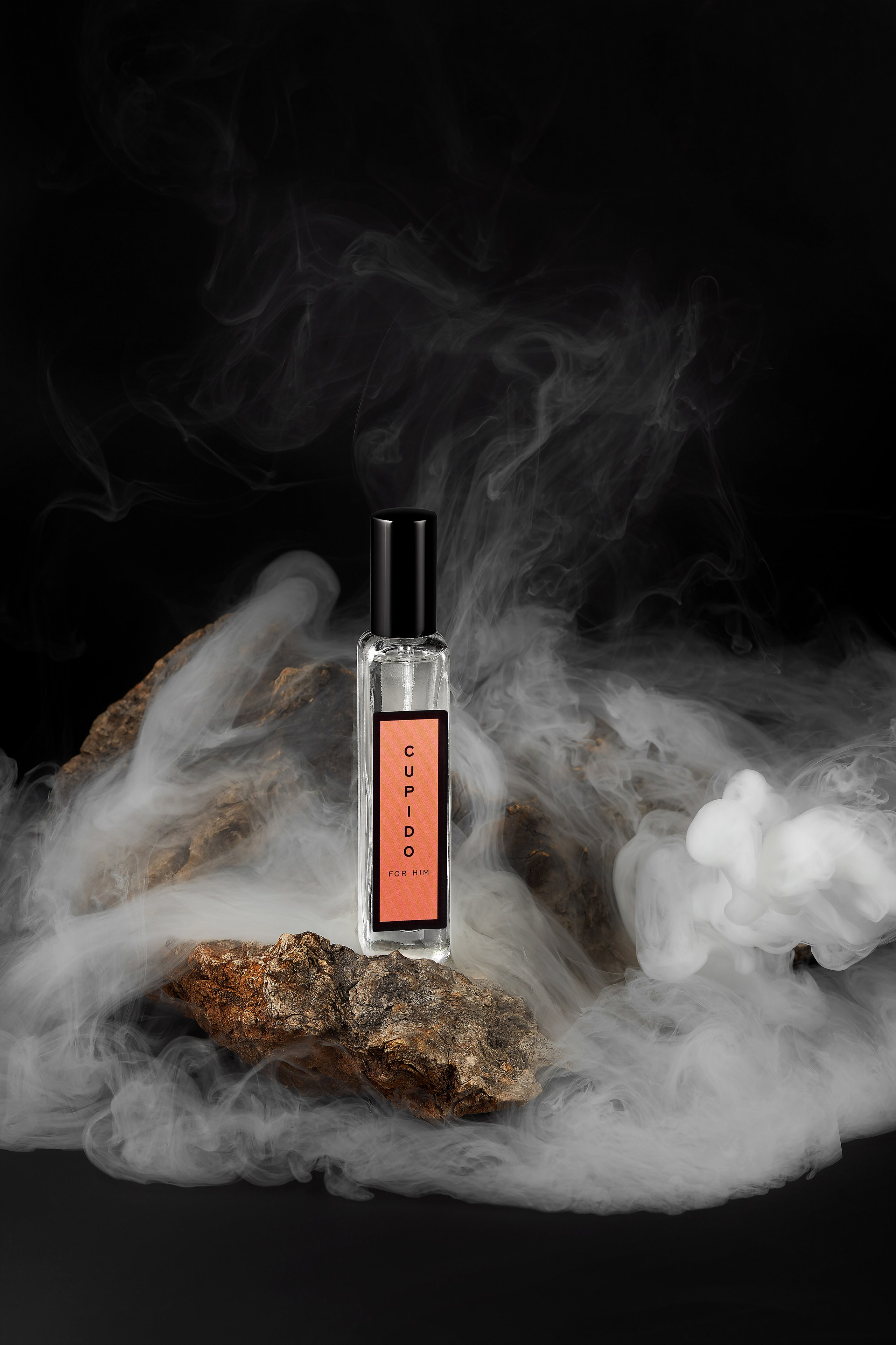 Elegant advertising photo of a luxury perfume bottle