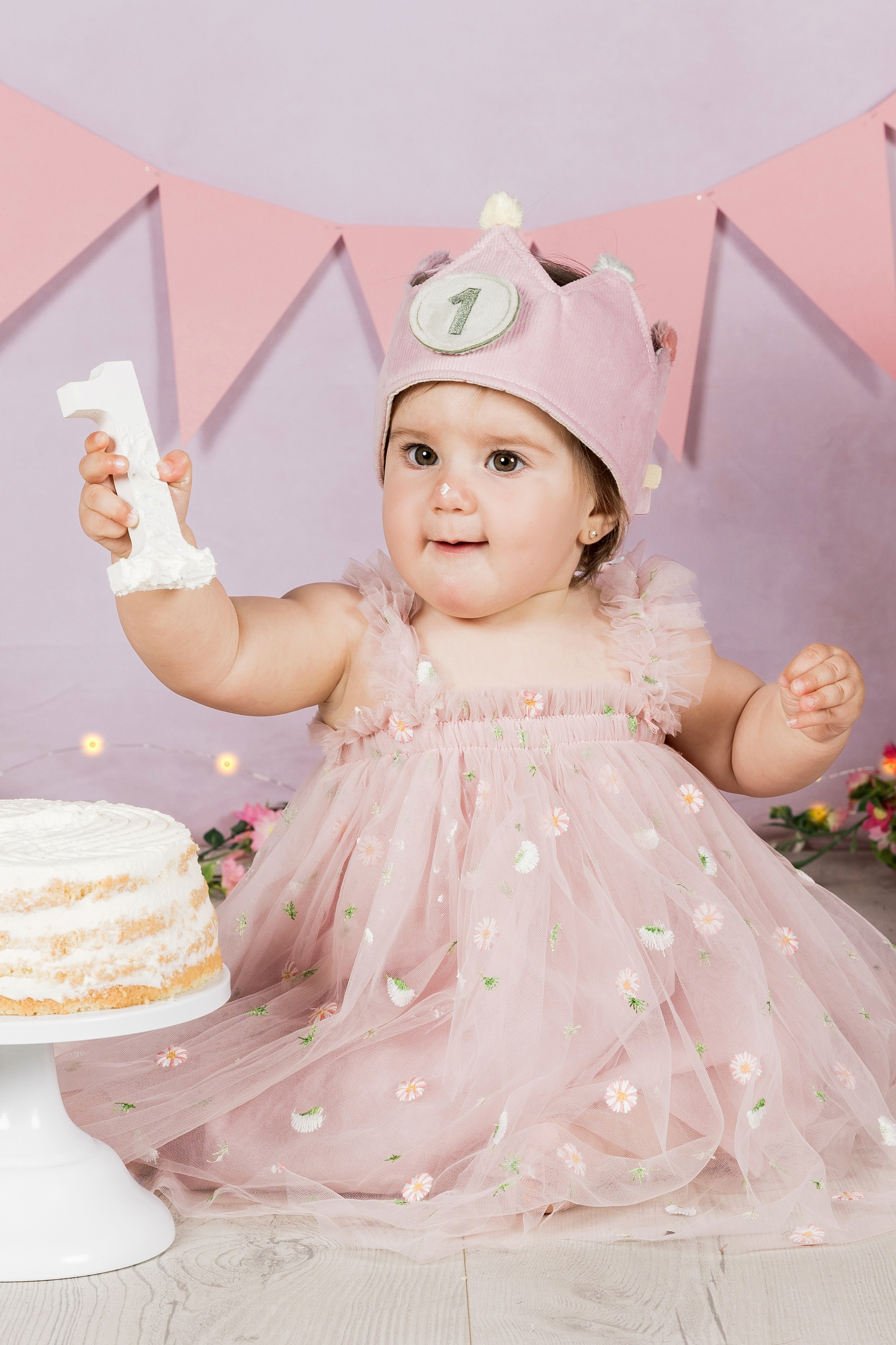 Sesión de fotos 1 año con familia y tarta | Rainbox. Rainbox Estudio de Fotografía