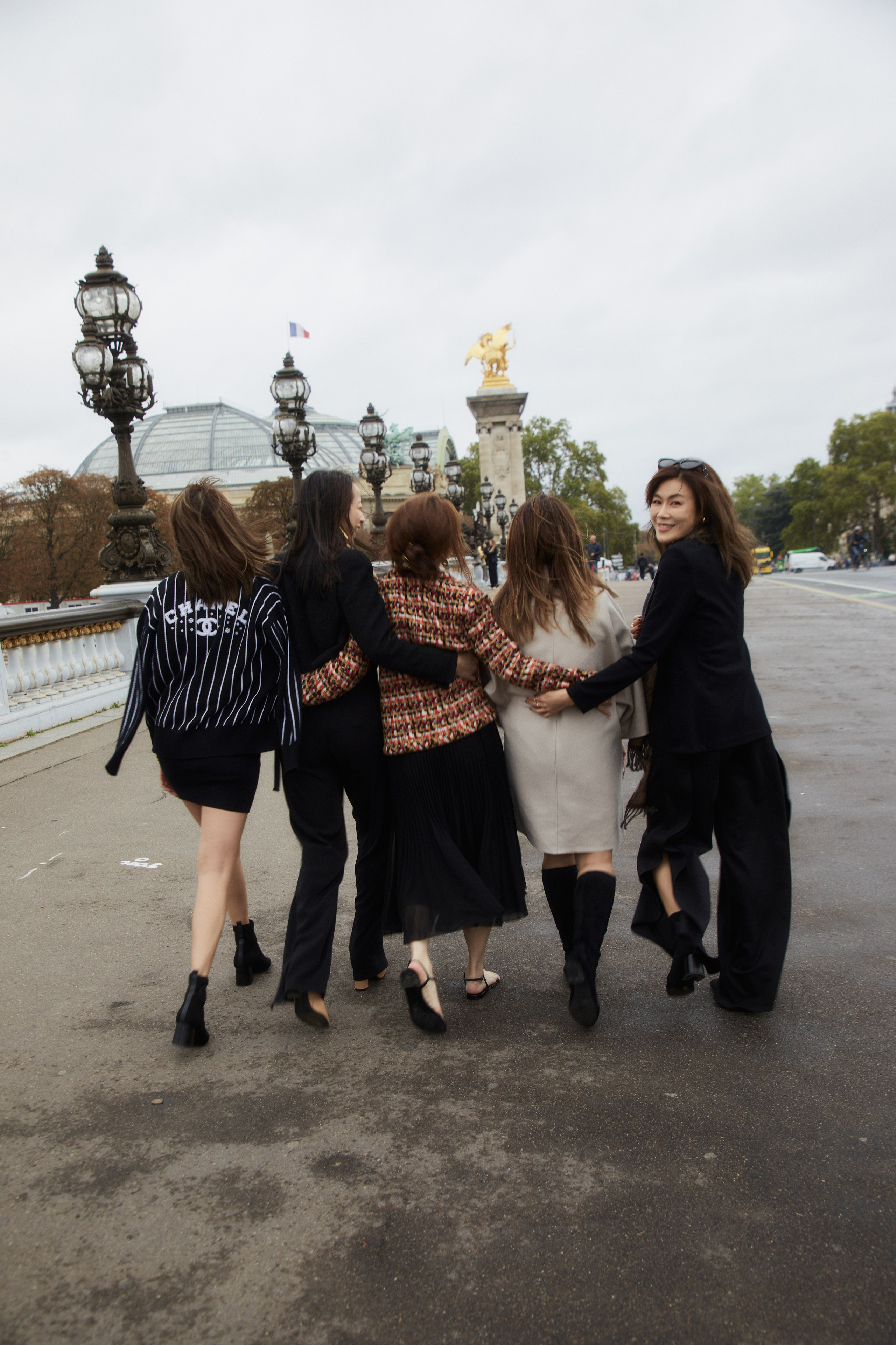 Friends. Photographer in Paris