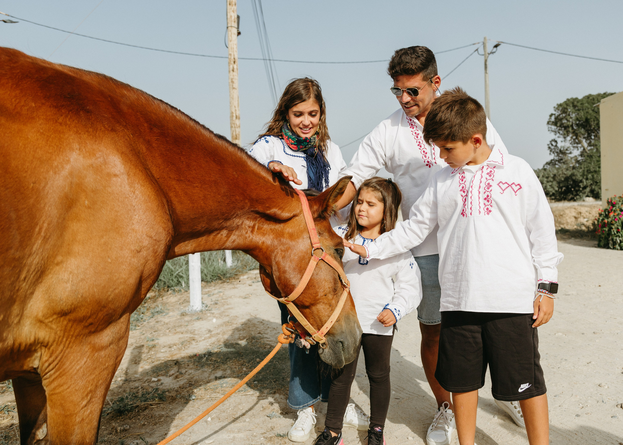 Marlene & Tiago com filhos. Passeios a Cavalo na Praia Peniche | Eco Salgados Agroturismo