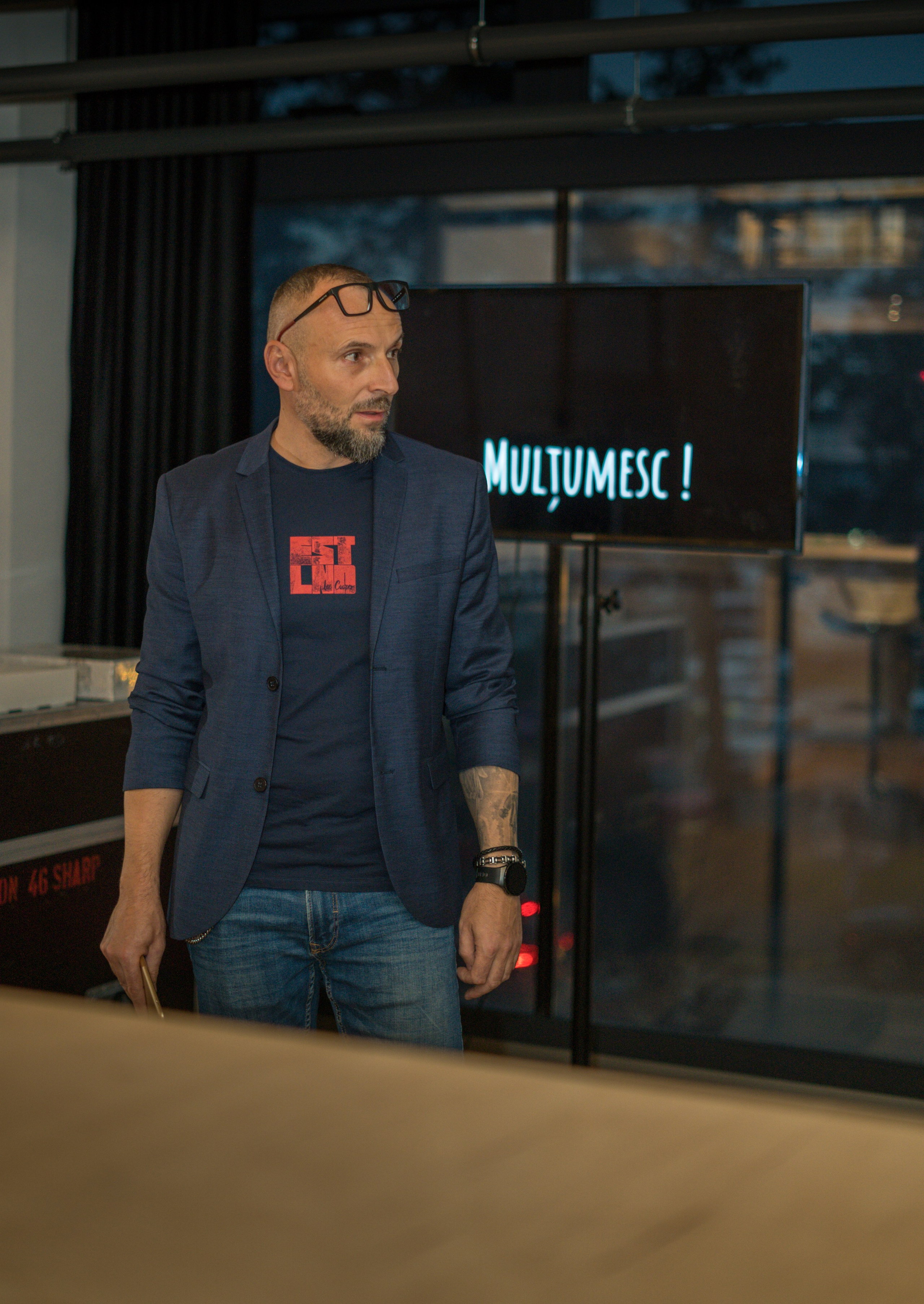 Vernisaj Suceava Mihai Varzari. Marius Alex fotograf de eveniment si portret din Suceava