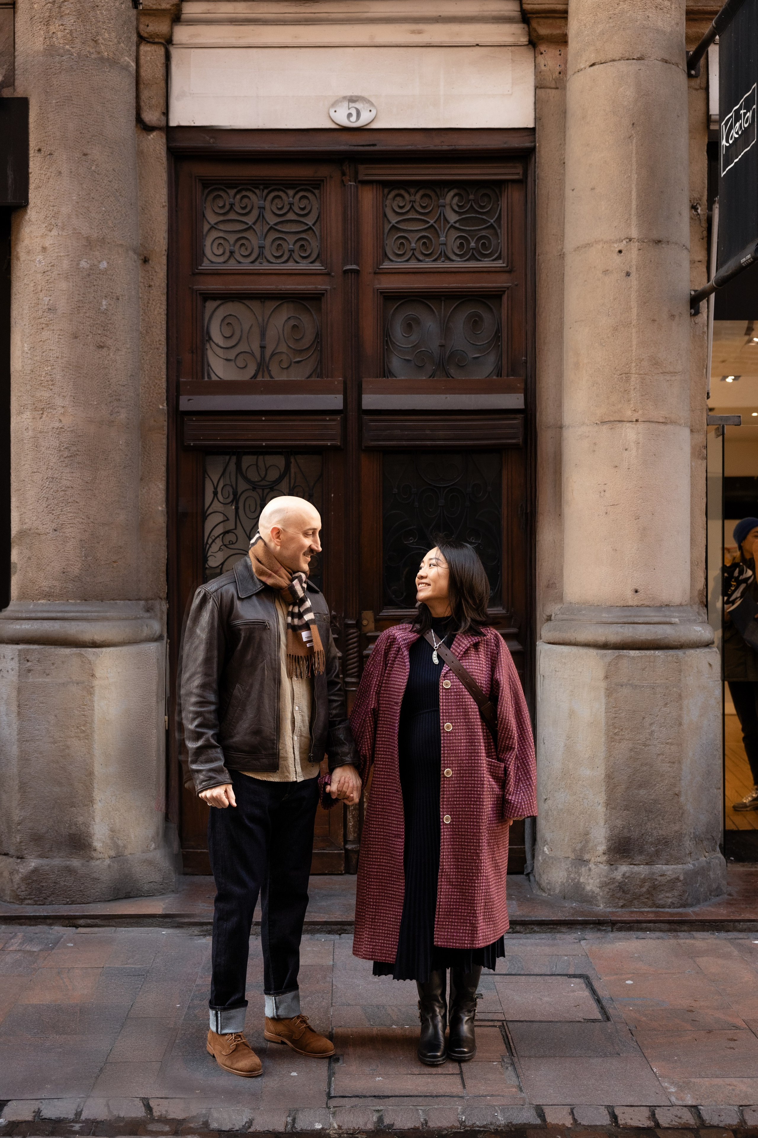 Christmas maternity photo session in Toulouse. Eugenie Smirnova — wedding, corporate and lifestyle photographer in Toulouse and Southwest France