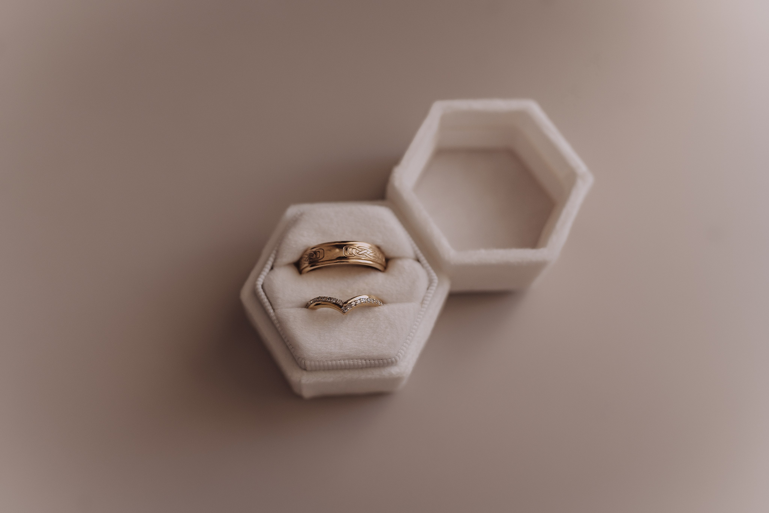 Megan & Oneias. Maternity/Love story/Wedding photographer