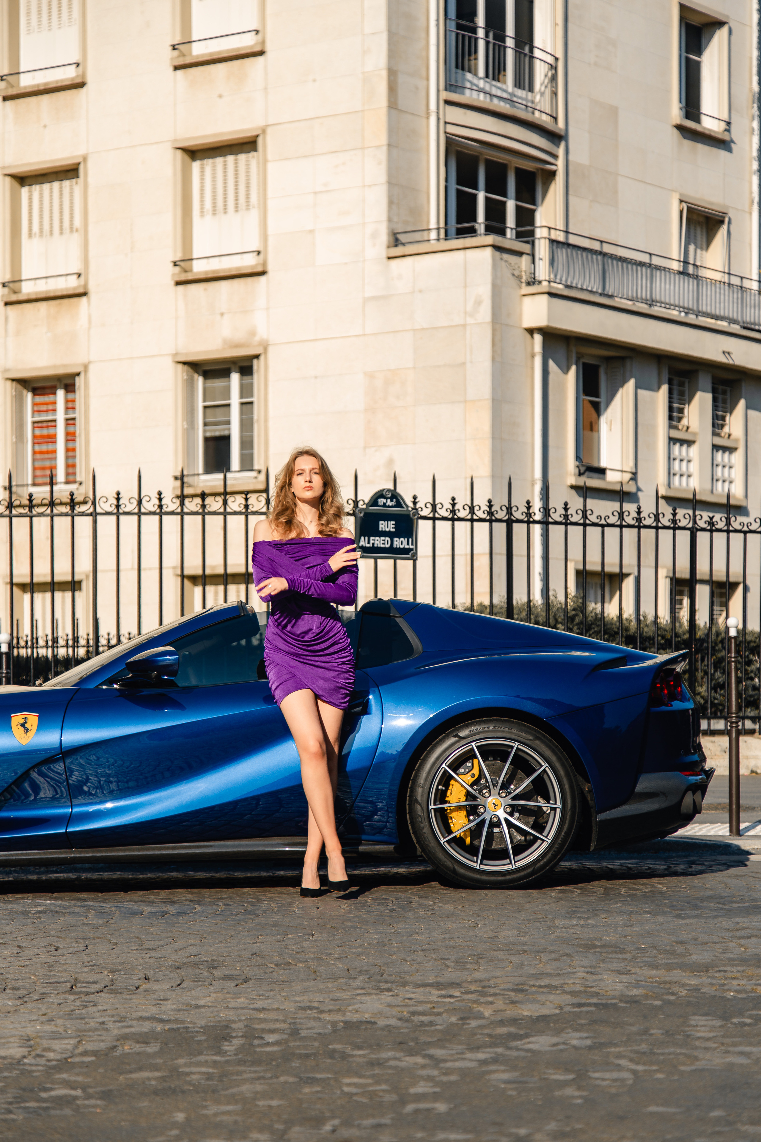 Anna x Ferrari 812. Photographe de voitures à Paris — Vitalii Motruk