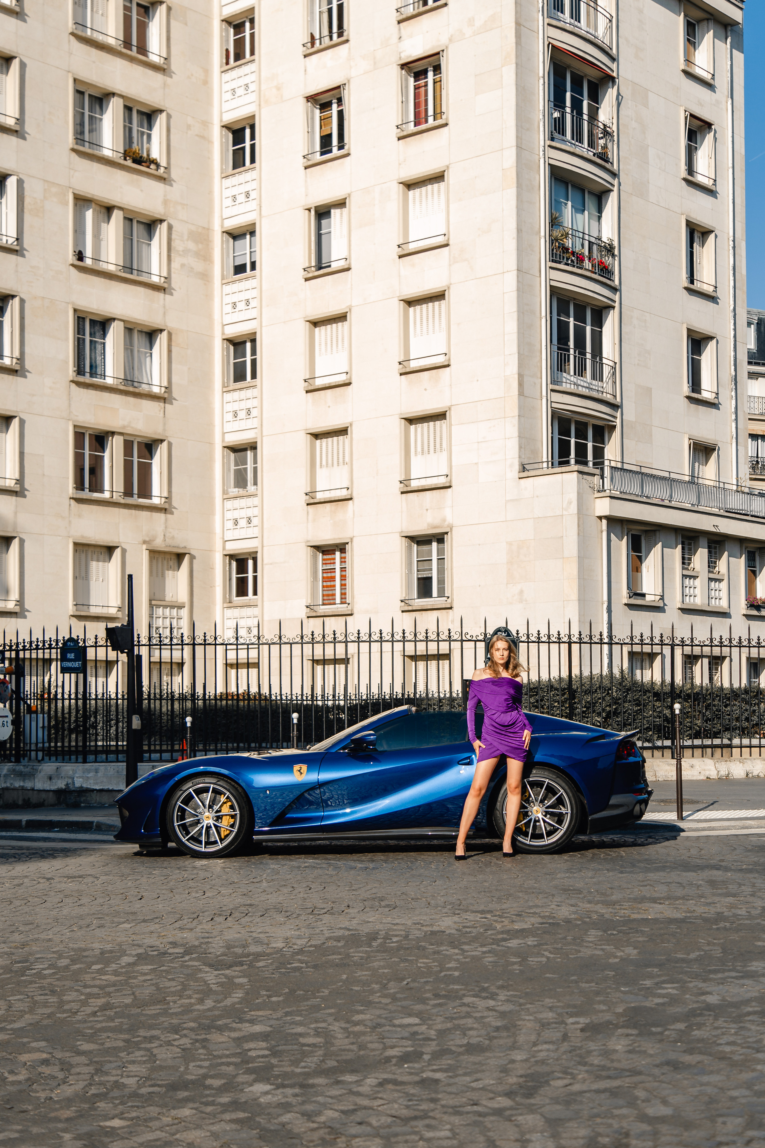 Anna x Ferrari 812. Photographe de voitures à Paris — Vitalii Motruk