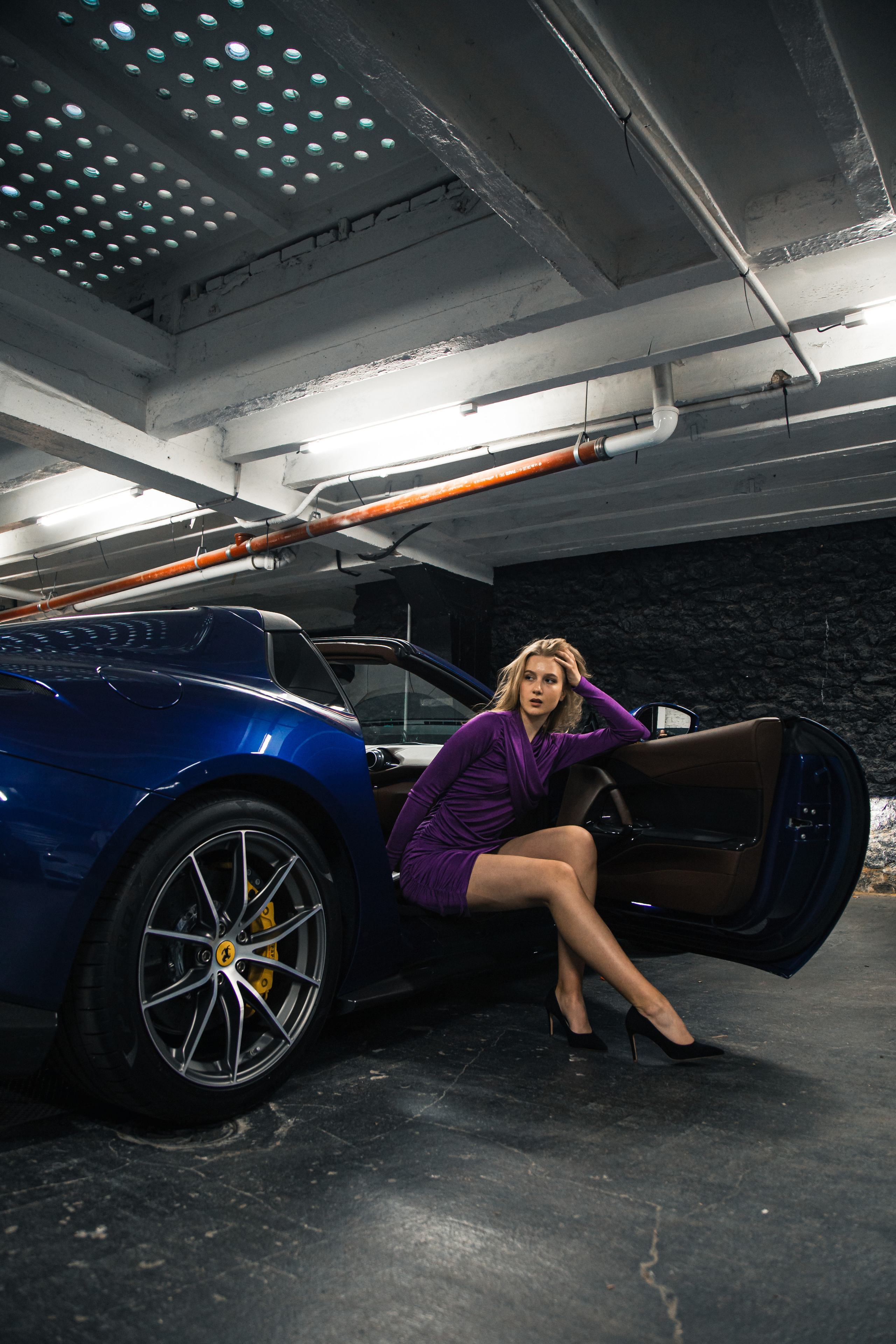 Anna x Ferrari 812. Photographe de voitures à Paris — Vitalii Motruk